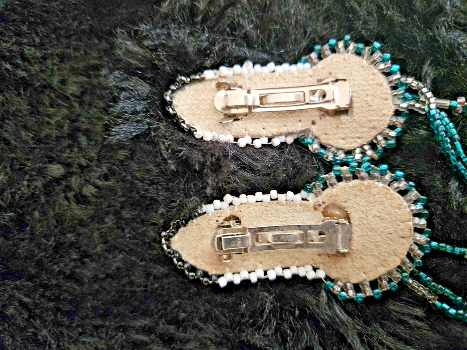 NATIVE AMERICAN OJIBWE HANDMADE 2 in LONG BEADED FEATHER SET GREEN