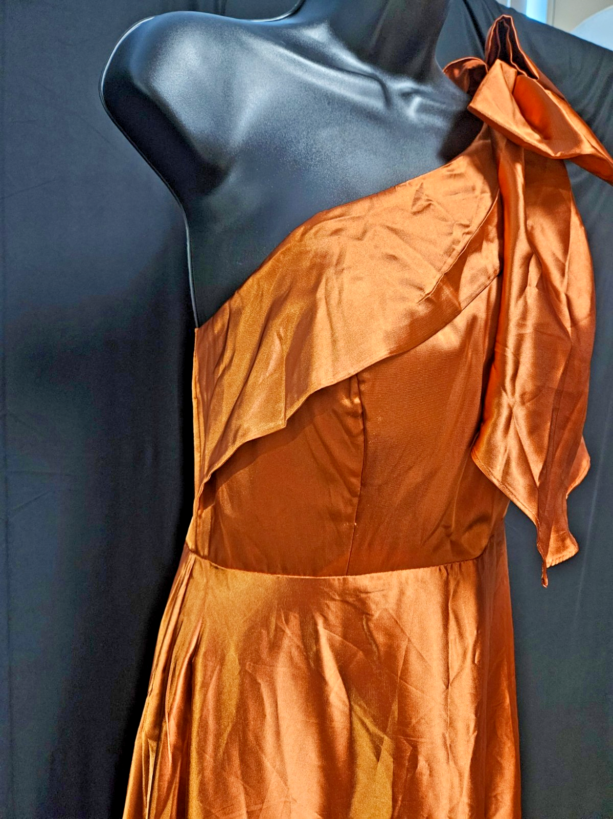 GORGEOUS COPPER SIZE 8/10 M LONG SATIN GOWN PROM/FORMAL