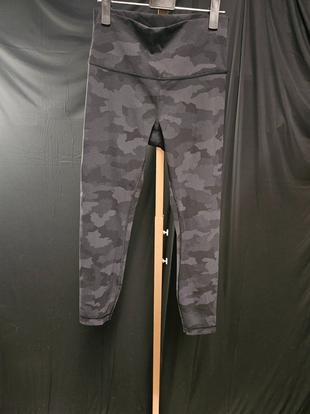 LULULEMON FITS SIZE 8 GRAY/BLACK CAMO PANTS