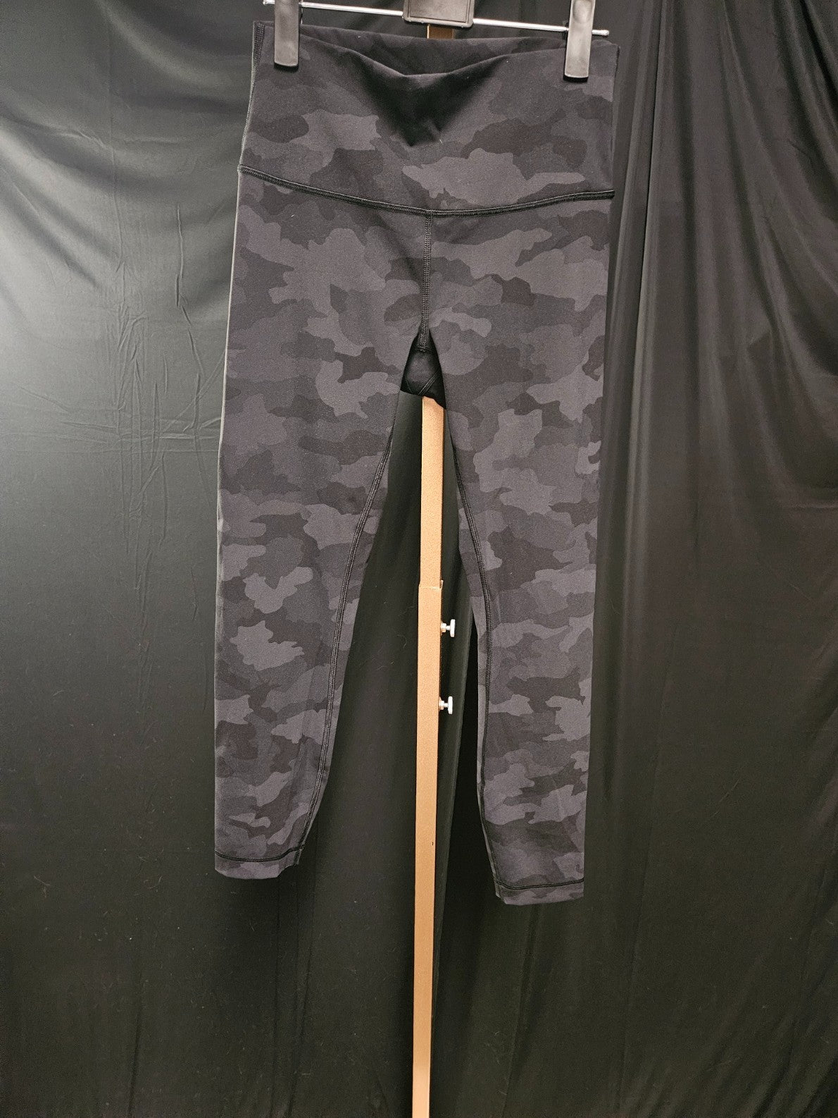 LULULEMON FITS SIZE 8 GRAY/BLACK CAMO PANTS