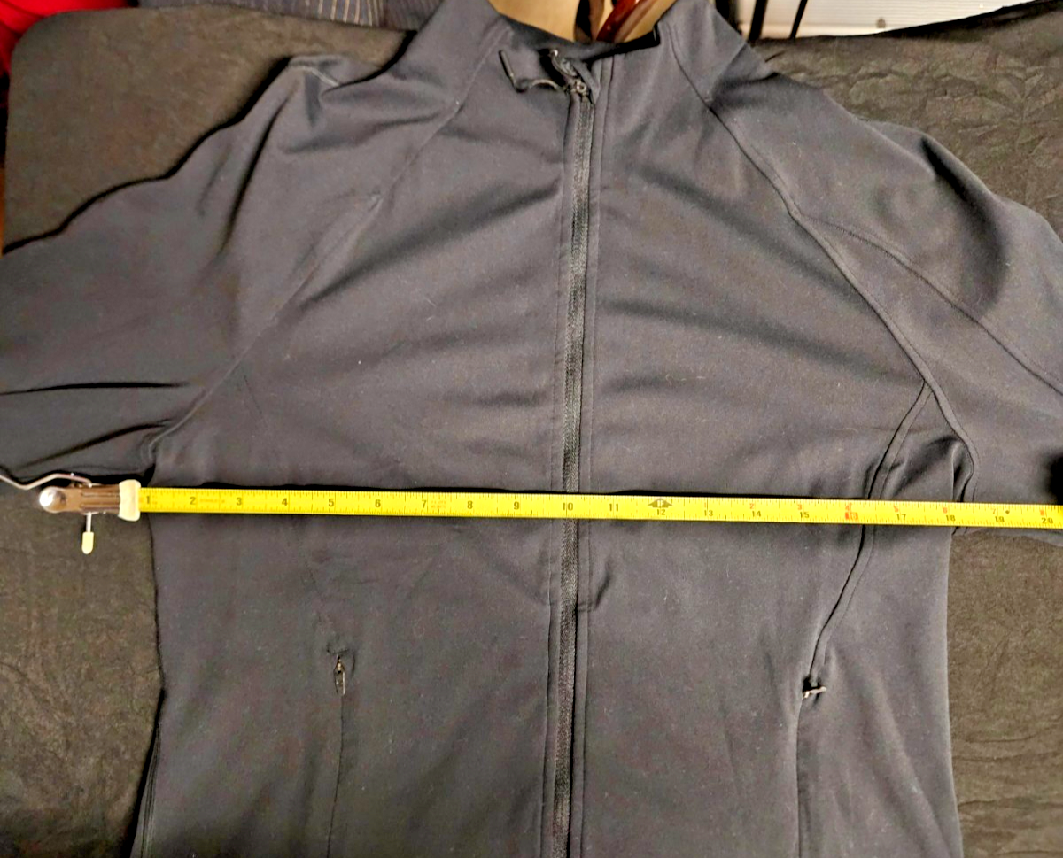 WOMEN'S CRZY YOGA BLACK ZIP UP SIZE MEDIUM