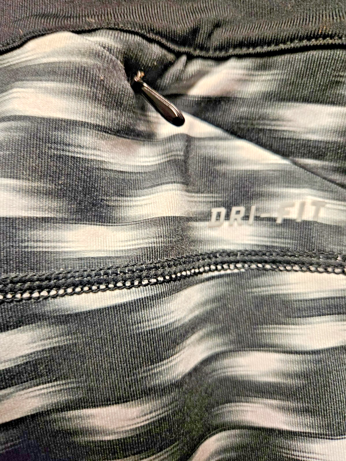 NIKE PRINTED RELAY CROP ATHLETIC RUNNING PANTS/TIGHTS SIZE M USED