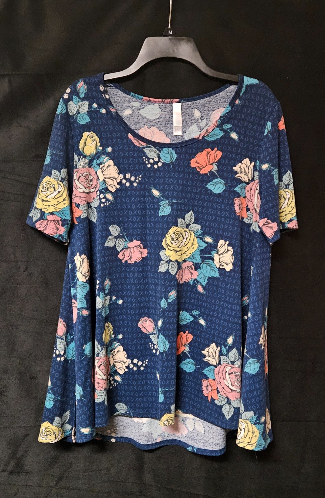 Lula Roe Ladies Tee Shirt Size MEDIUM Multi Color Floral Print Soft Short Sleeve