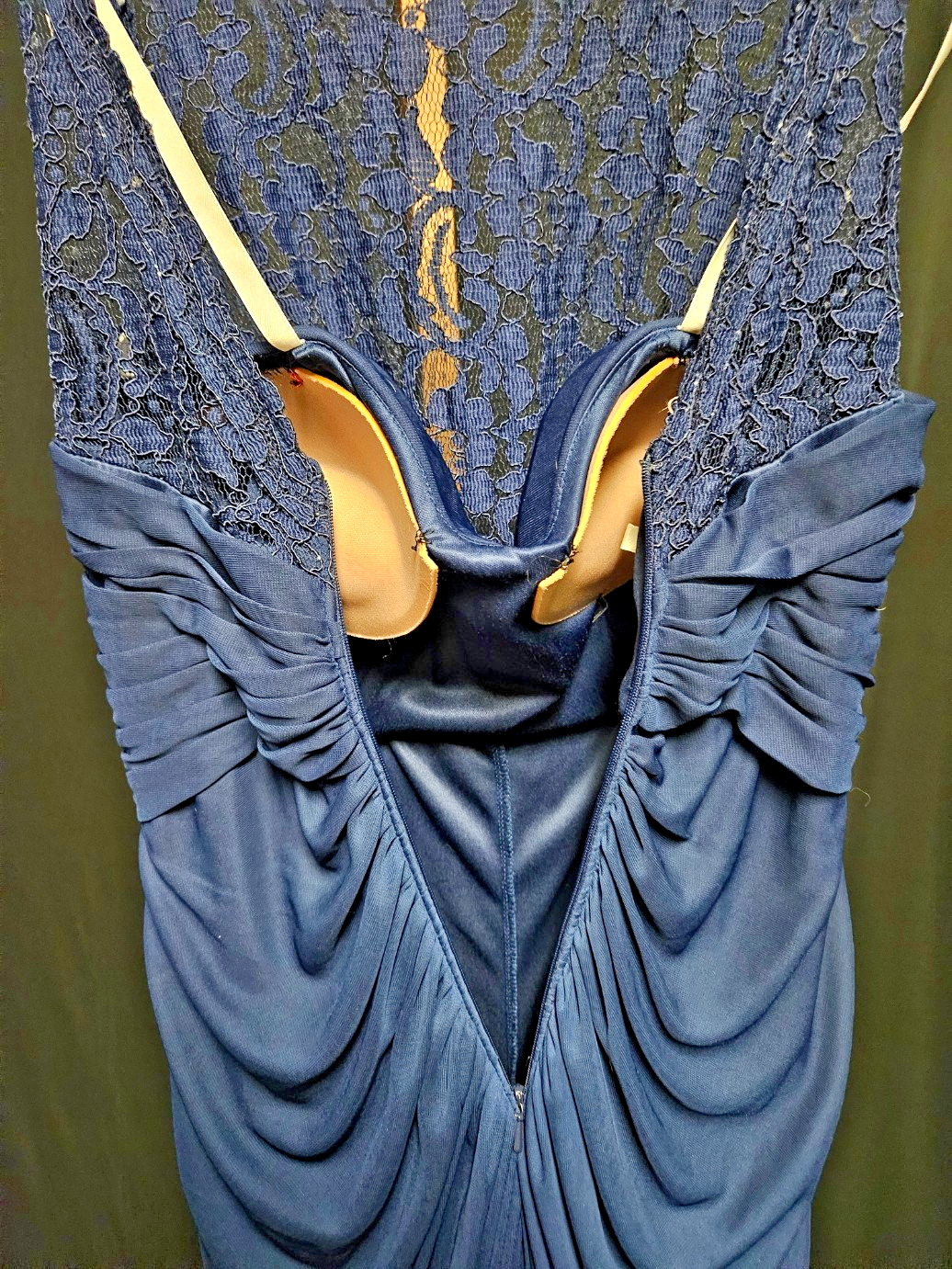 DAVID'S BRIDAL SZ 2 USEDFORMAL GOWN /BRIDESMAIDS/PROM LACE BODICE, RUCHING NAVY