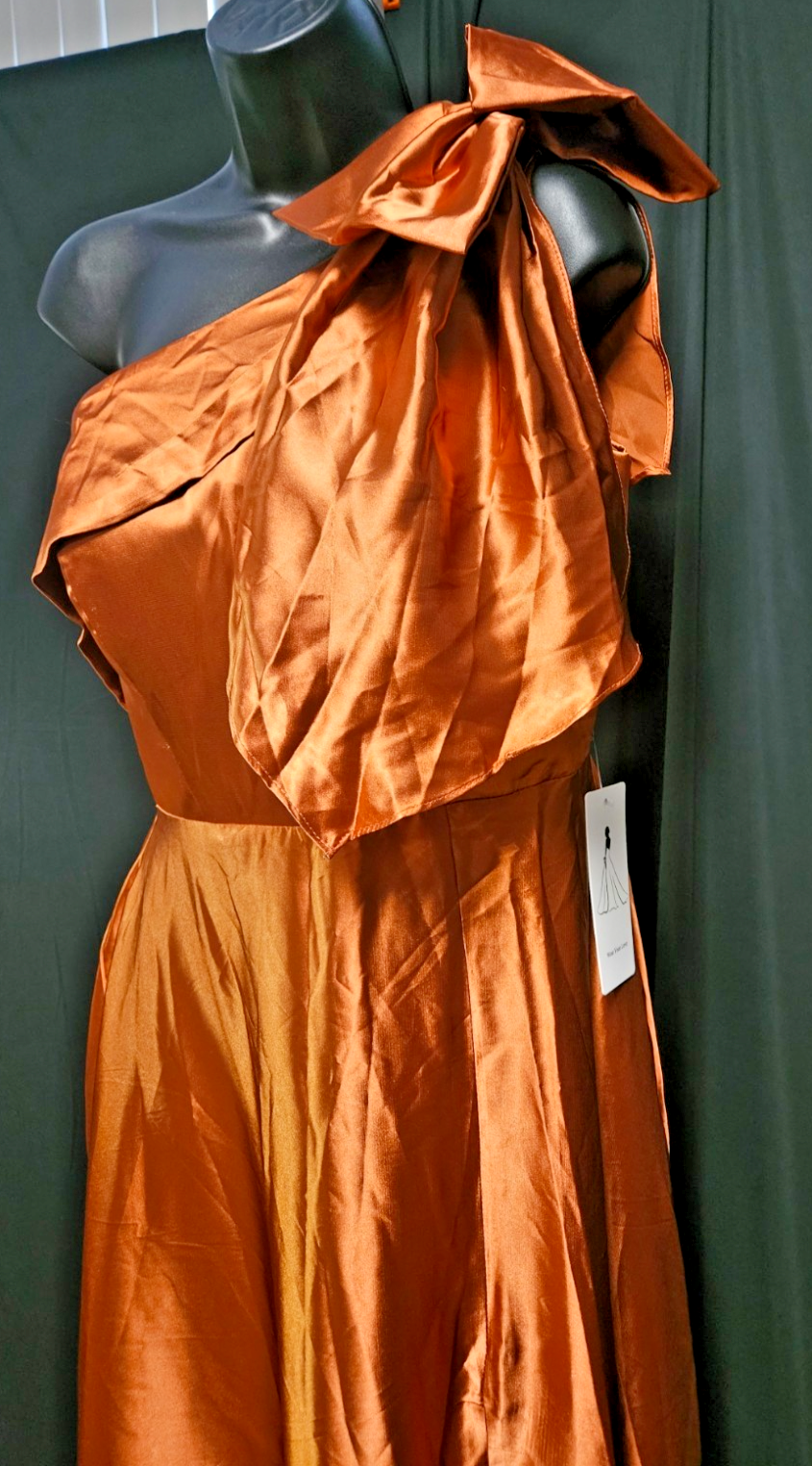 GORGEOUS COPPER SIZE 8/10 M LONG SATIN GOWN PROM/FORMAL