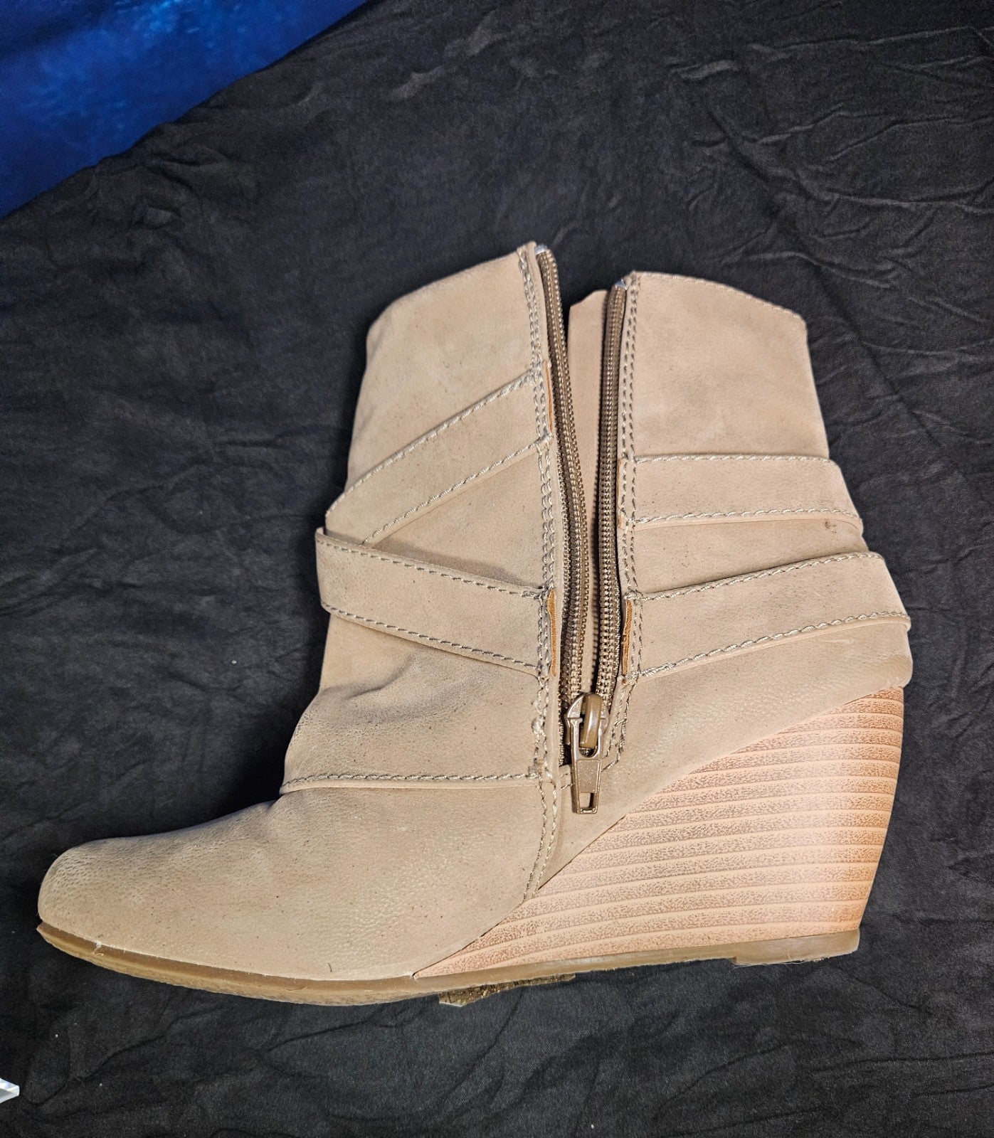 WOMEN'S SIZE 6.5 BLOWFISH MALIBU WEDGE HEELED BOOTIES BEIGE