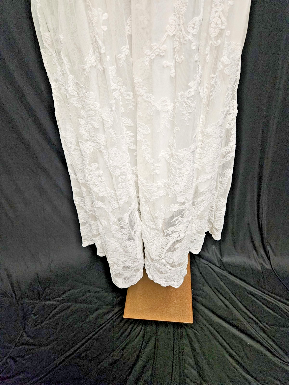 MISSLOOK MEDIUM WOMENS WHITE LACE & POLYESTER MIDI GOWN NWOT