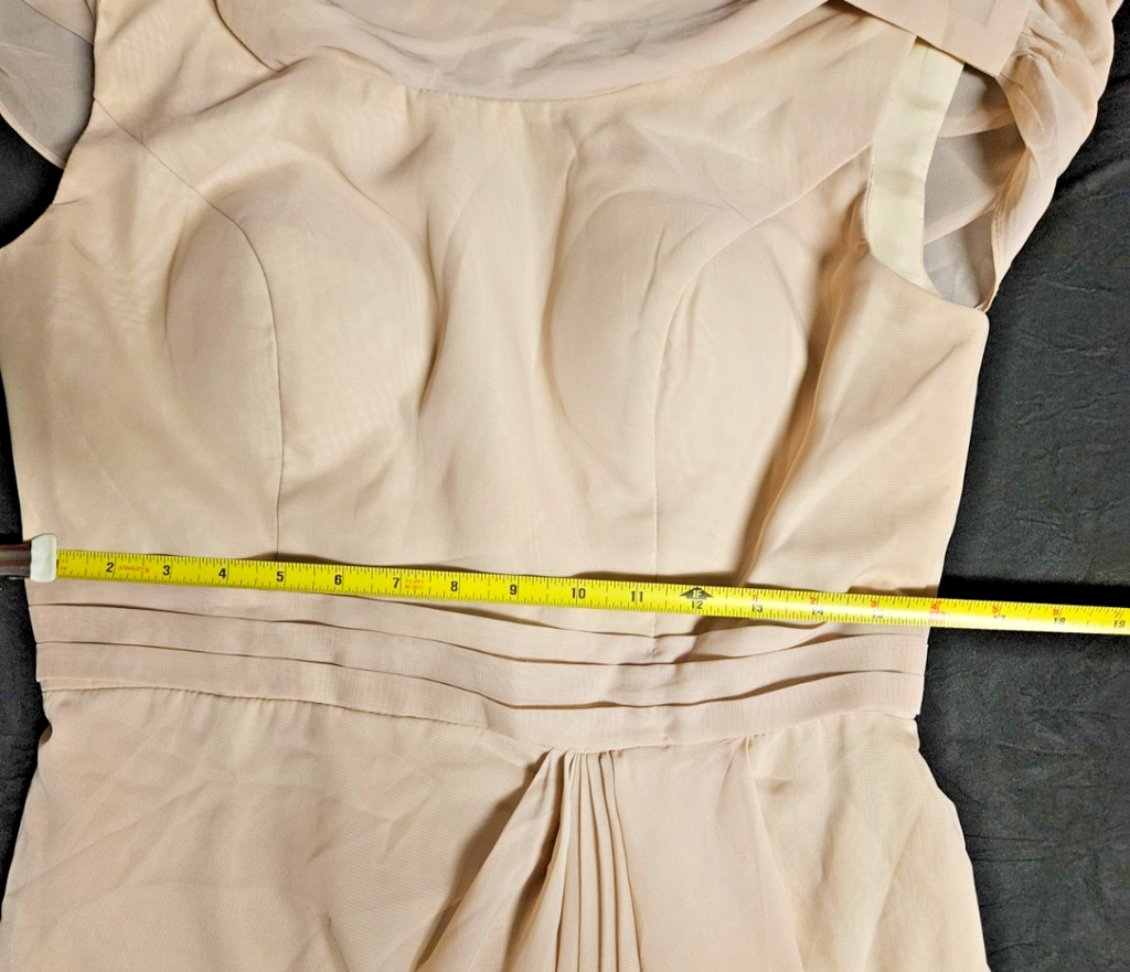 LADIES SIZE 12 CREAM CHIFFONMATT SATIN  FORMAL/PROM SCOOP BACK FLOWING ZIP GOWN