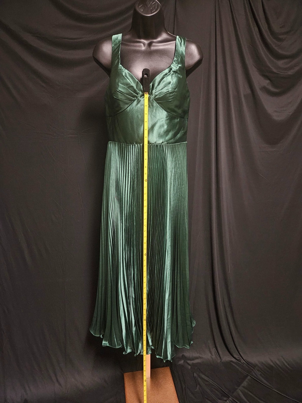 GORGEOUS  M 8/10 GREEN SATIN PLEATED FORMAL MIDI GOWN ZIPPER BACK PROM/WEDDING