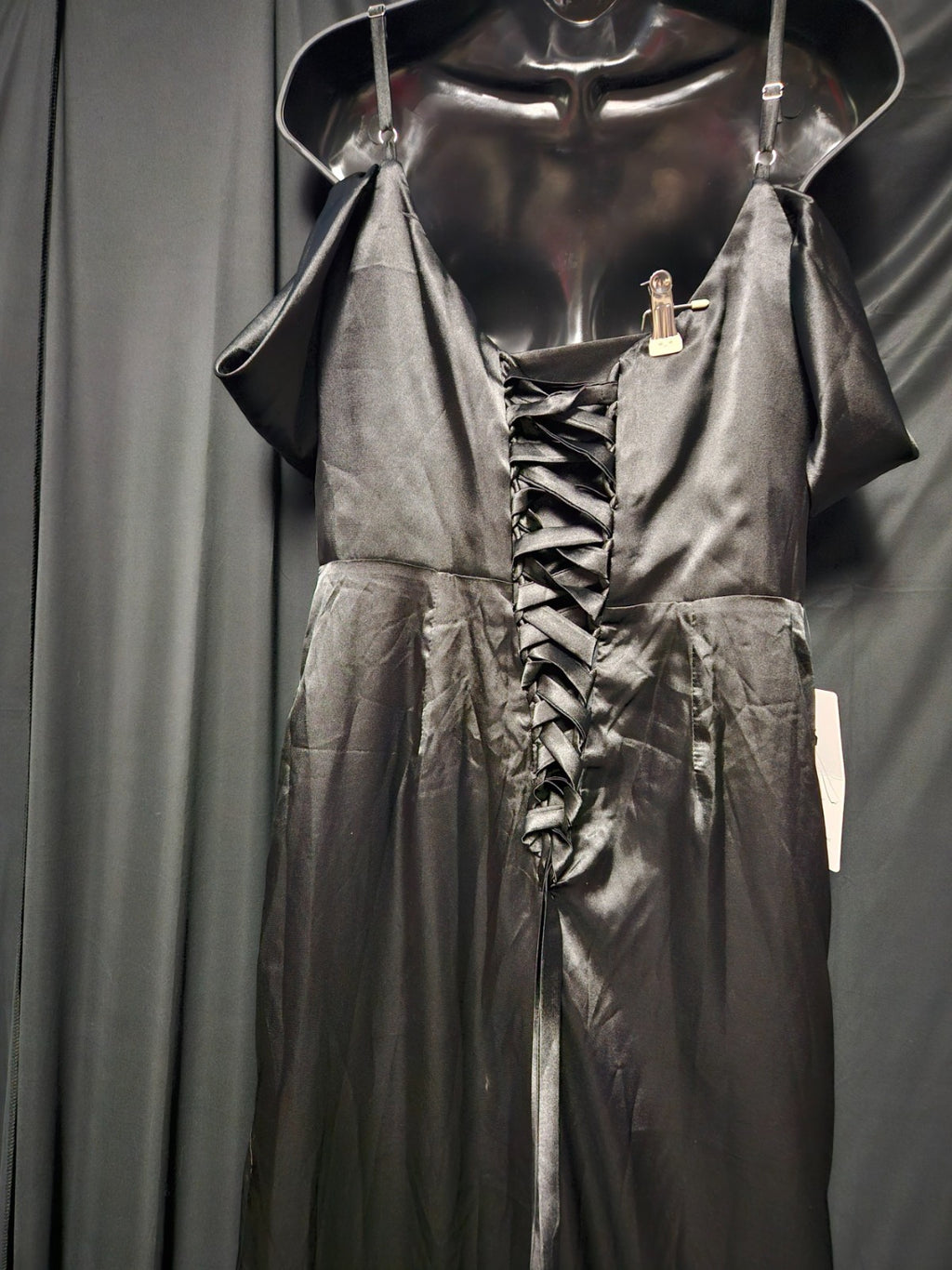 GORGEOUS BLACK SATIN OFF THE SHOULDER EVENING GOWN SIZE 10/12 PROM/FORMAL NWT