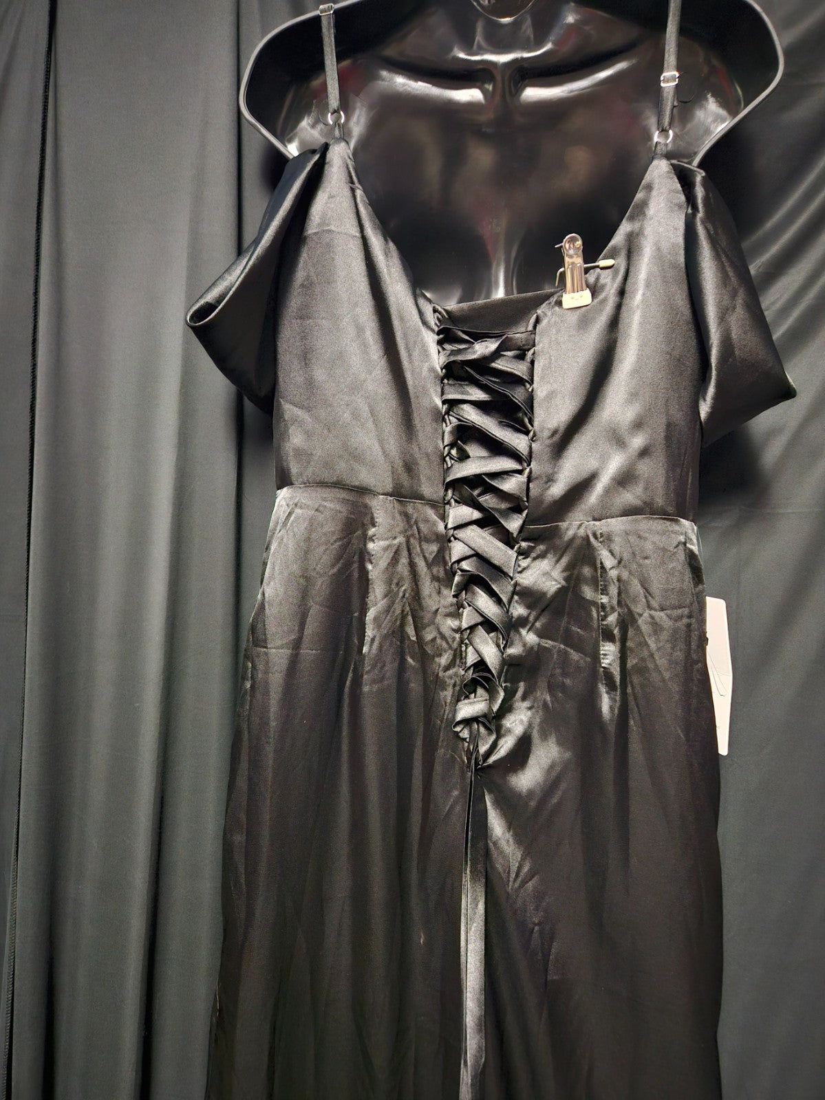 GORGEOUS BLACK SATIN OFF THE SHOULDER EVENING GOWN SIZE 10/12 PROM/FORMAL NWT