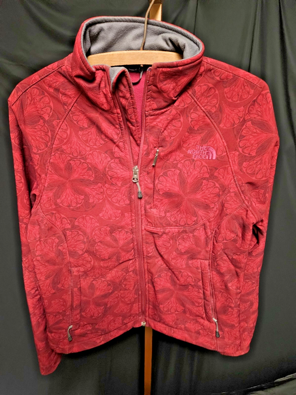 WOMEN'S THE NORTH FACE TNF APEX RED/PRINT JACKET SIZE 8/10 M