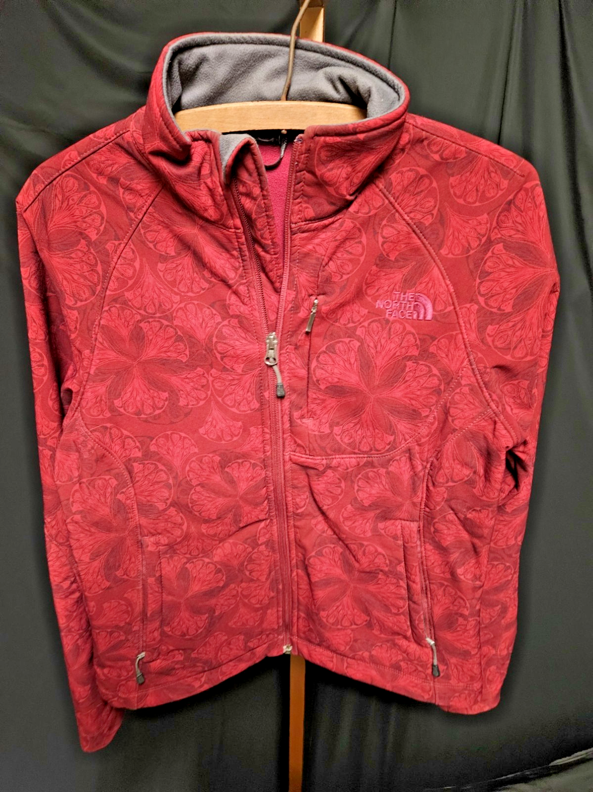 WOMEN'S THE NORTH FACE TNF APEX RED/PRINT JACKET SIZE 8/10 M