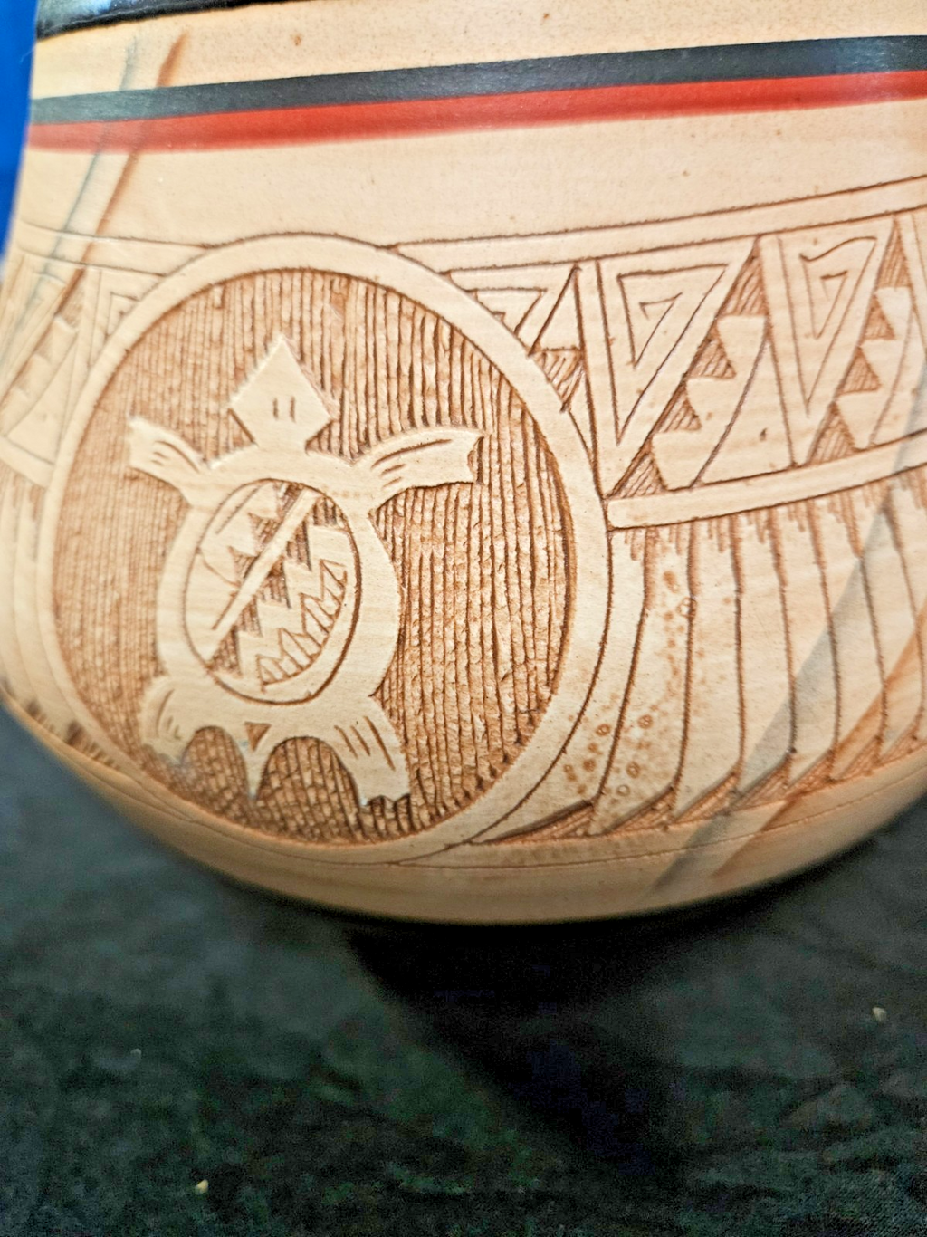 HANDMADE NATIVE AMERICAN MTICHELL BLACKHORSE DINEAH ETCHED POTTERY SMALL BLEMISH