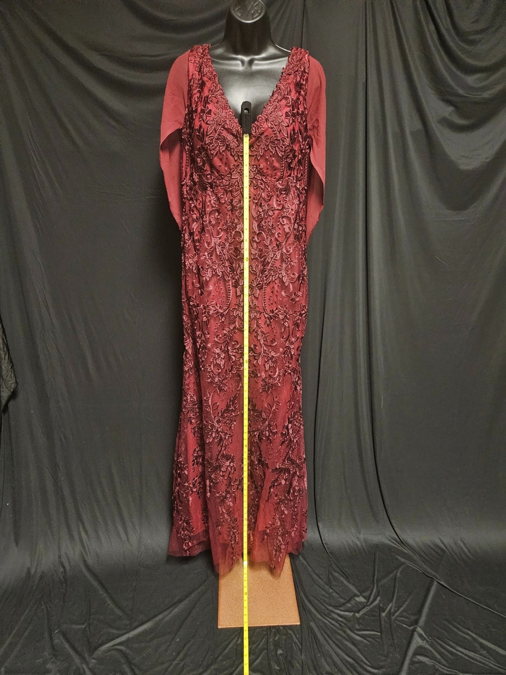 EXQUISITE SIZE 14 WINE LACE ZIPPER BACK COWL BACK FORMAL GOWN NWT PROM/WEDDING