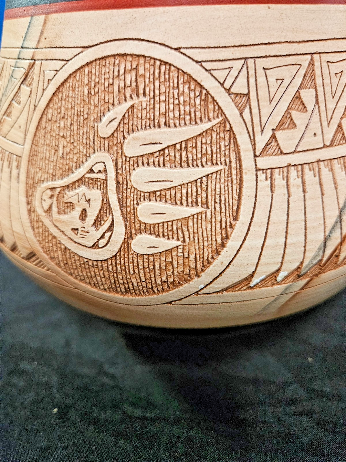 HANDMADE NATIVE AMERICAN MTICHELL BLACKHORSE DINEAH ETCHED POTTERY SMALL BLEMISH