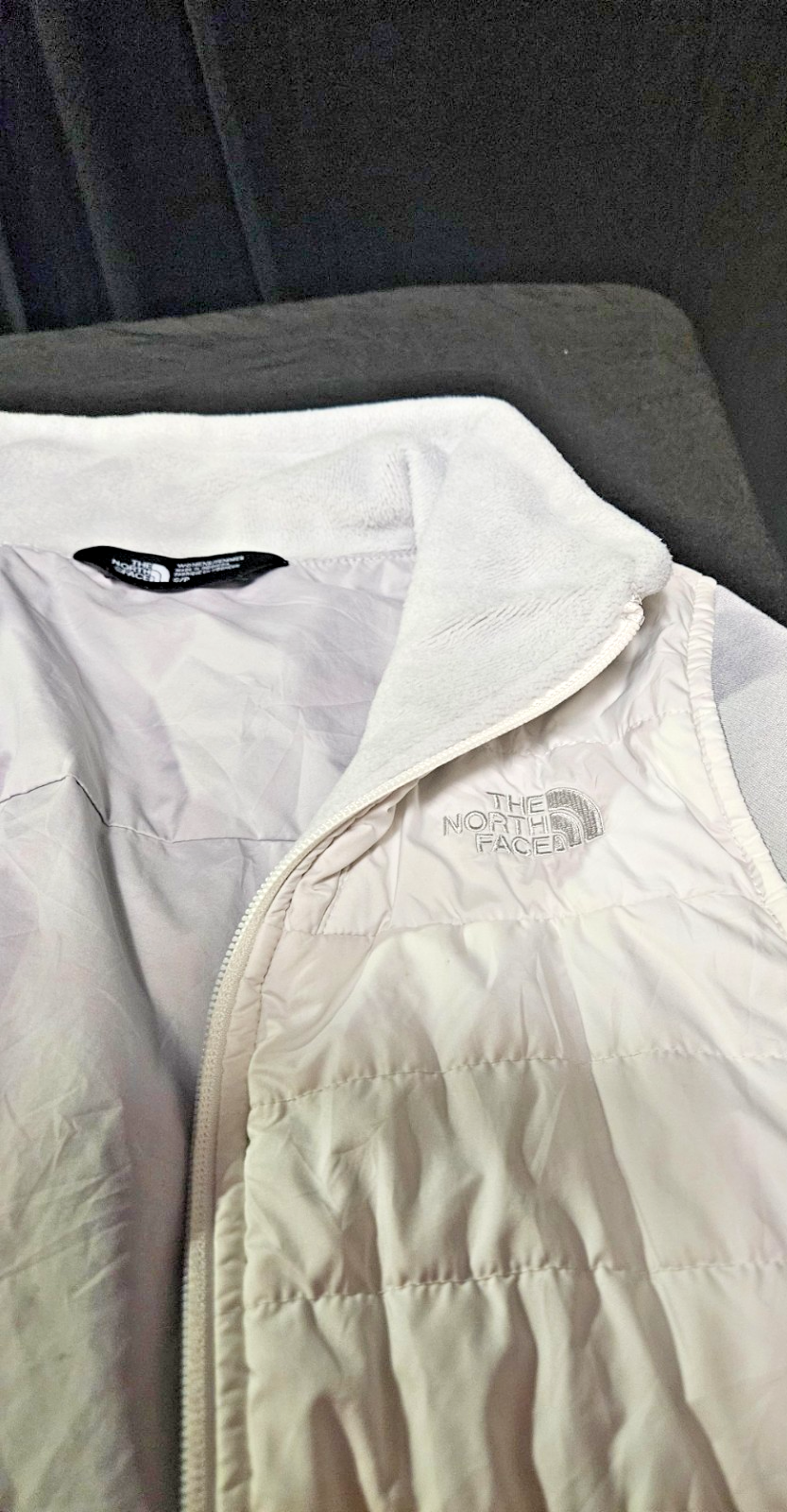 THE NORTH FACE WOMENS SMALL WHITE /GRAY ZIP UP JACKET SOME INSULATION