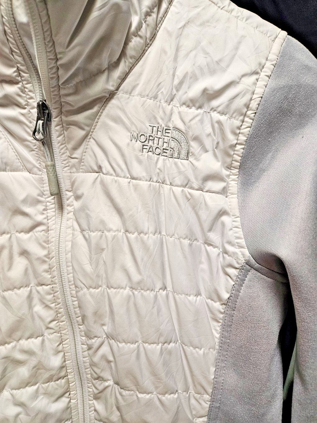 THE NORTH FACE WOMENS SMALL WHITE /GRAY ZIP UP JACKET SOME INSULATION