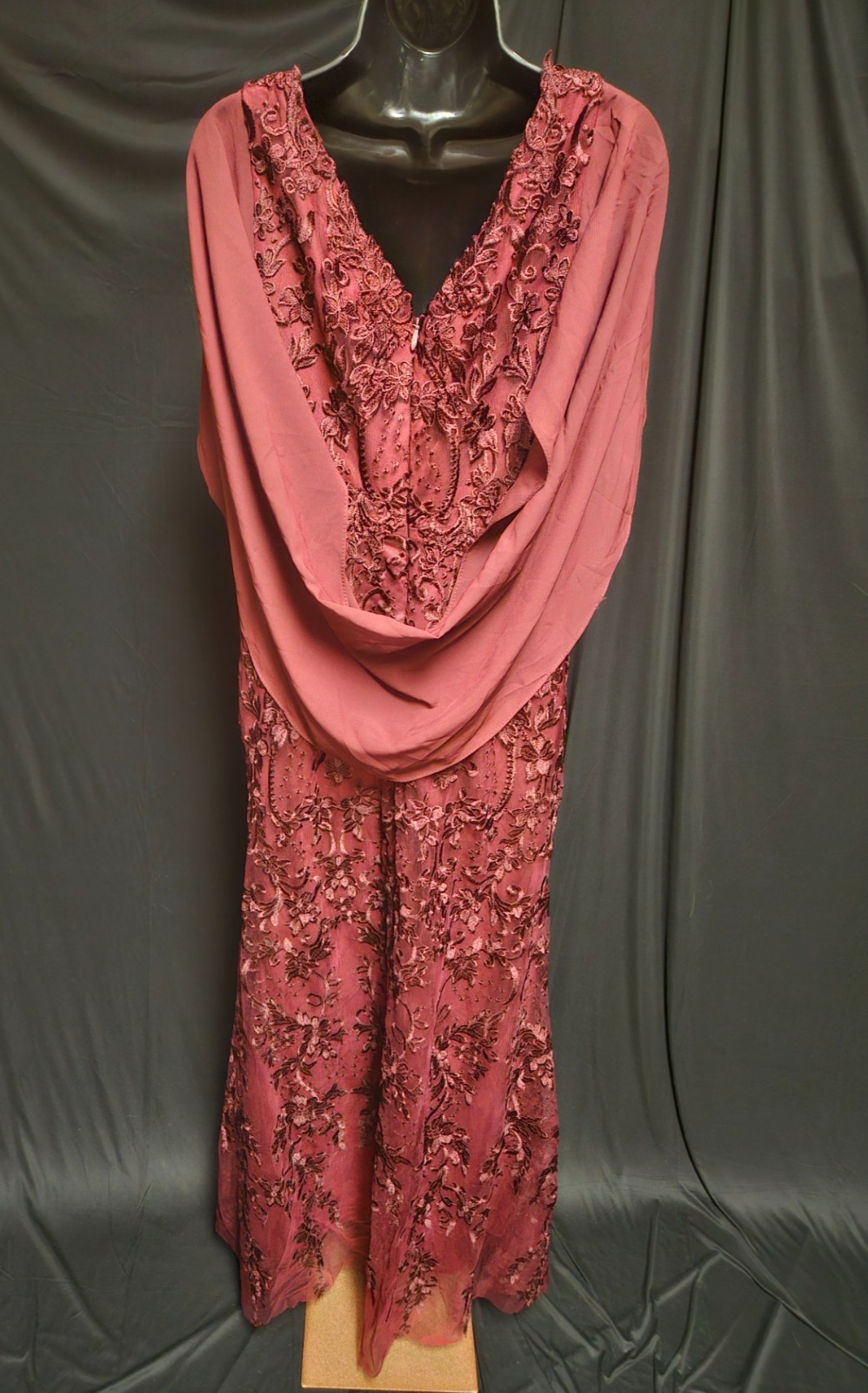 EXQUISITE SIZE 14 WINE LACE ZIPPER BACK COWL BACK FORMAL GOWN NWT PROM/WEDDING