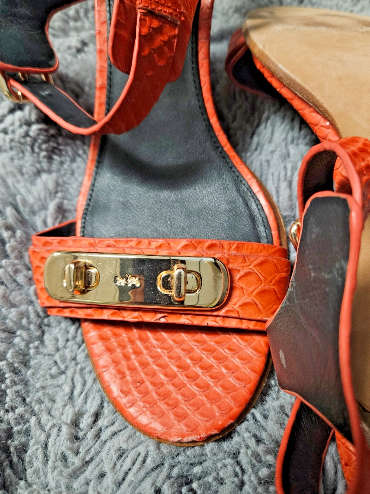 WOMEN S SIZE 9.5 RED SNAKESKIN COACH IIANA HEELS TURNLOCK HARDWARE USED