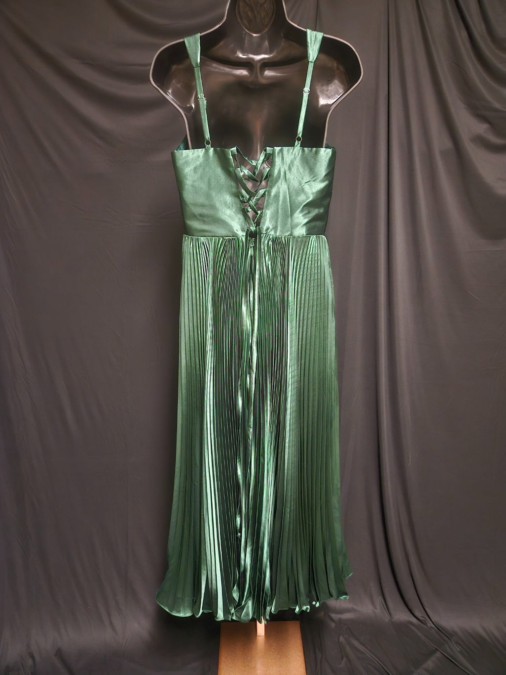 GORGEOUS  M 8/10 GREEN SATIN PLEATED FORMAL MIDI GOWN ZIPPER BACK PROM/WEDDING