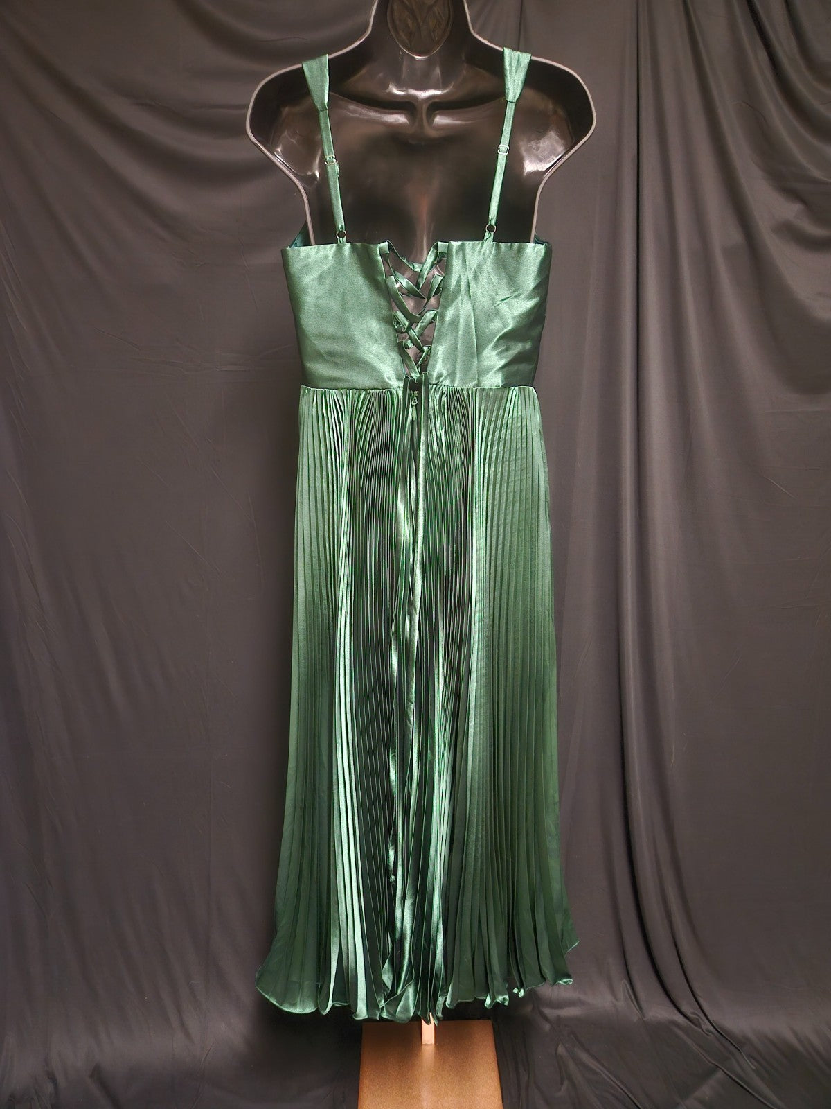 GORGEOUS  M 8/10 GREEN SATIN PLEATED FORMAL MIDI GOWN ZIPPER BACK PROM/WEDDING