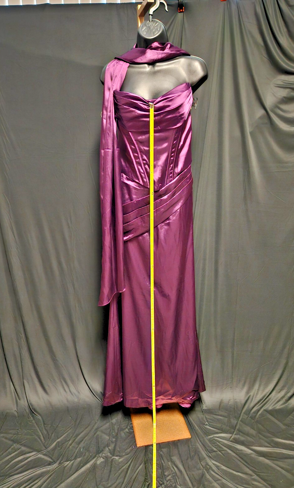 PURPLE/WINE SATIN STRAPLESS PROM/FORMAL GOWN W/SCARF SIZE 8/10 BONING NWT