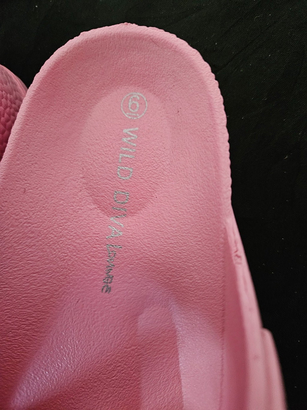 Women's Wild Diva Lounge Pink EVA double buckle slide sandals Size 6 new in box