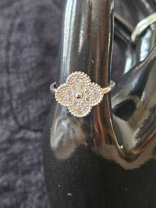 CUBIC ZIRCONIA PURE SILVER OVER BRASS CLOVER COCKTAIL RING SIZE 9