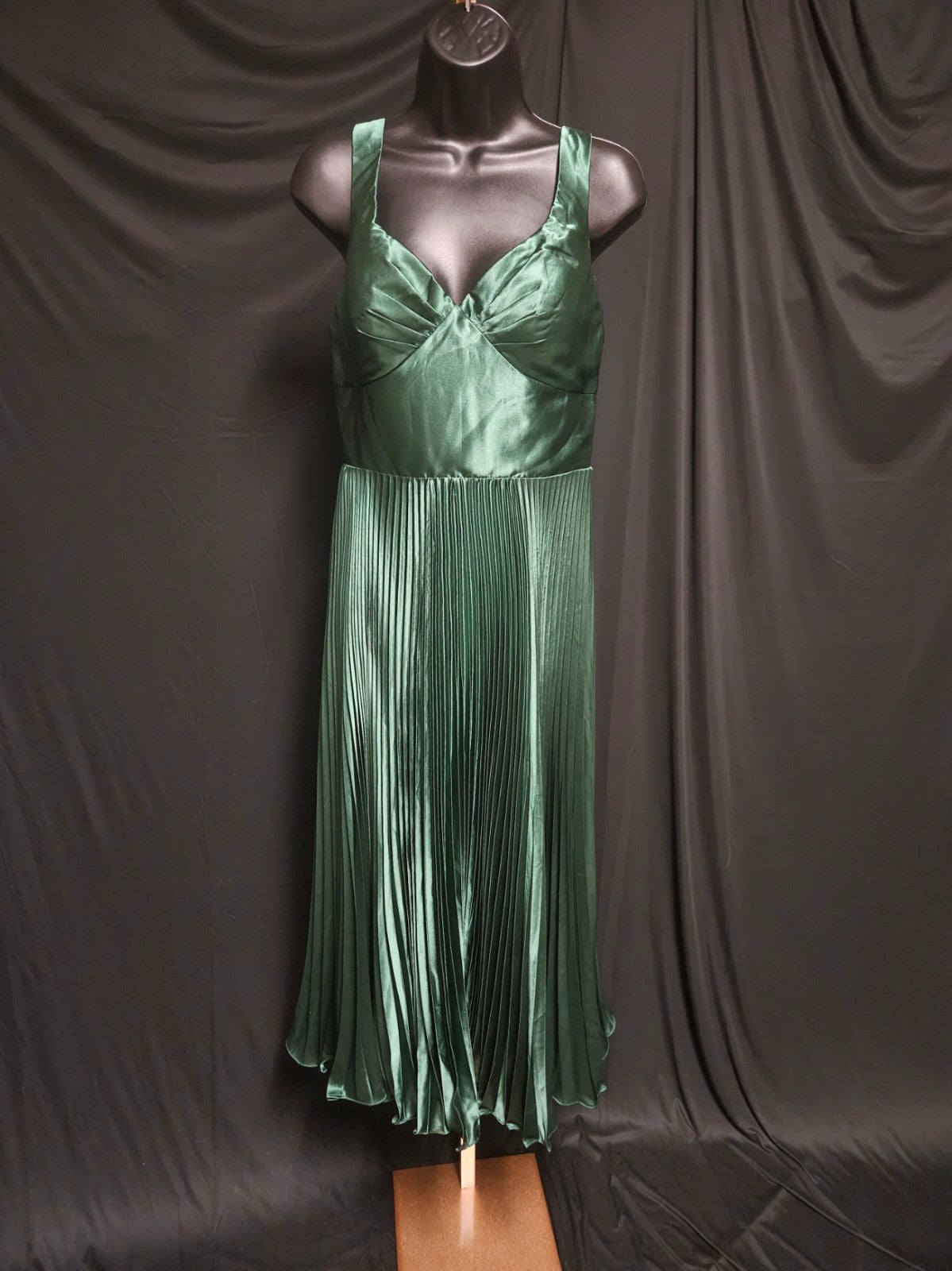 GORGEOUS  M 8/10 GREEN SATIN PLEATED FORMAL MIDI GOWN ZIPPER BACK PROM/WEDDING