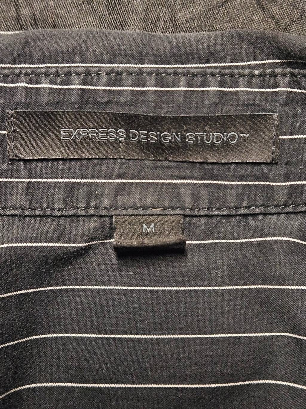 WOMEN'S EXPRESS DESIGN STUDIO SIZE MEDIUM BUTTON UP SHIRT GENTLY WORN