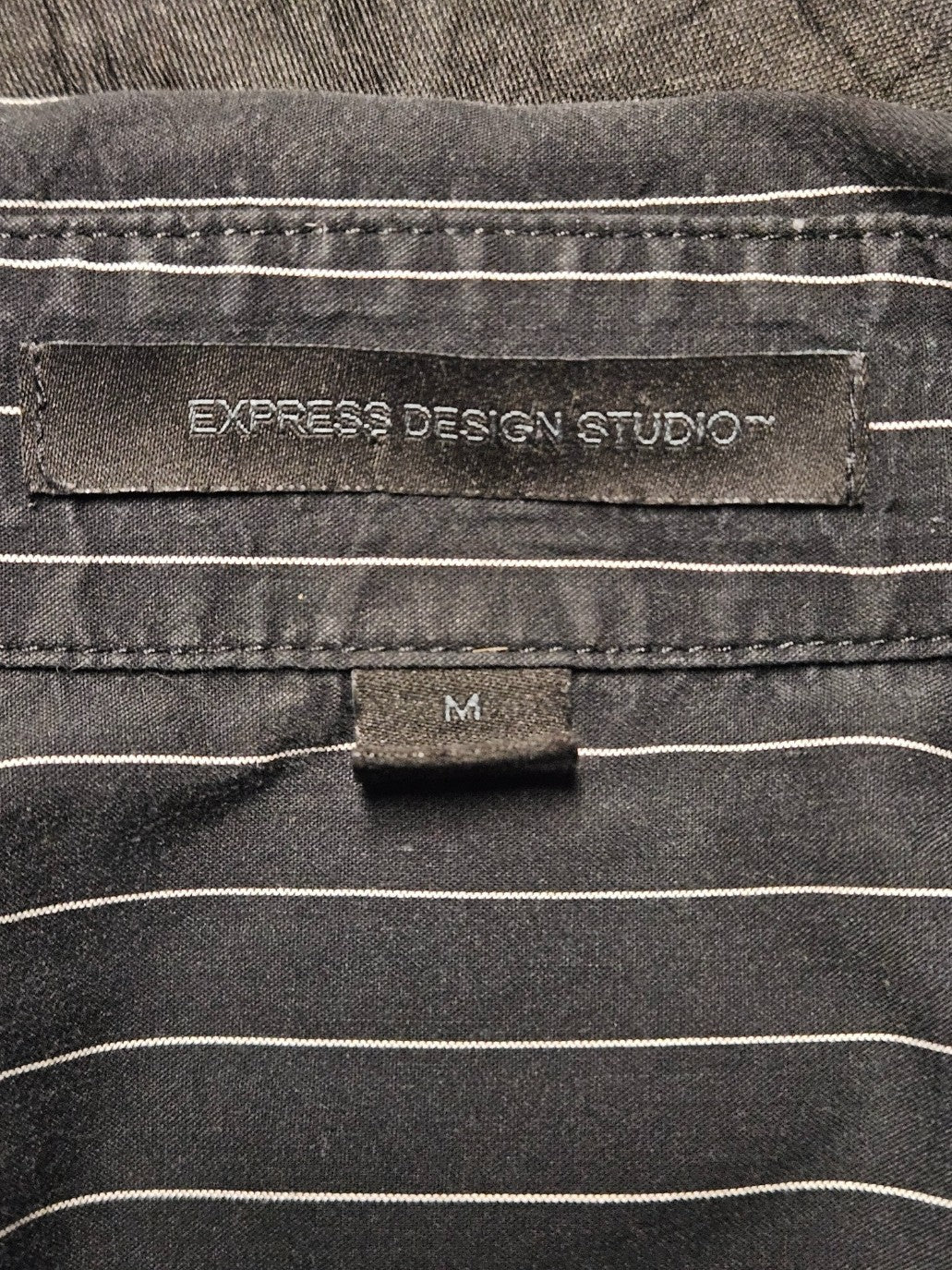 WOMEN'S EXPRESS DESIGN STUDIO SIZE MEDIUM BUTTON UP SHIRT GENTLY WORN