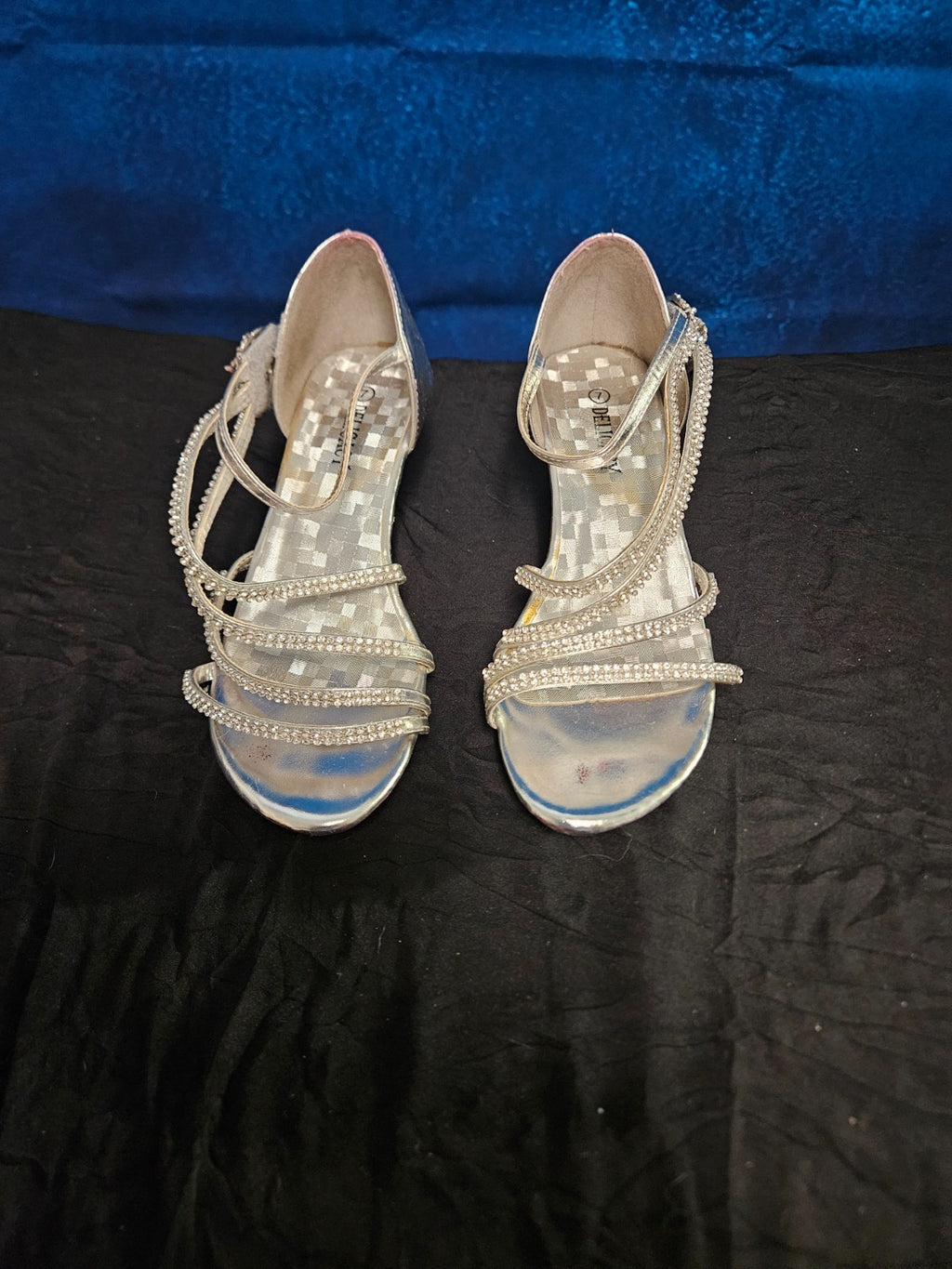 WOMEN'S SIZE 7 DELICACY BRAND RHINESTONE FORMAL HEELED SANDAL