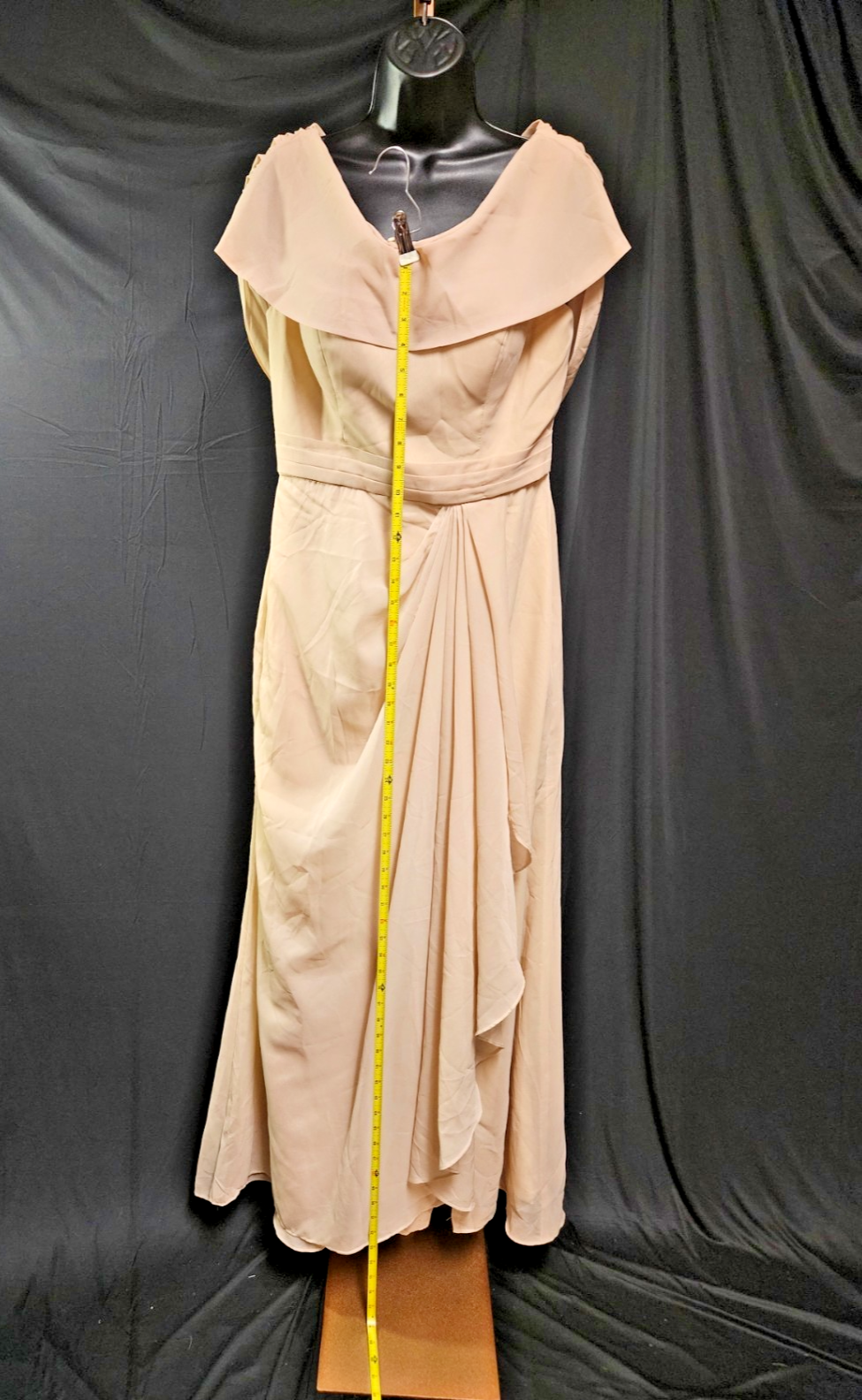 LADIES SIZE 12 CREAM CHIFFONMATT SATIN  FORMAL/PROM SCOOP BACK FLOWING ZIP GOWN