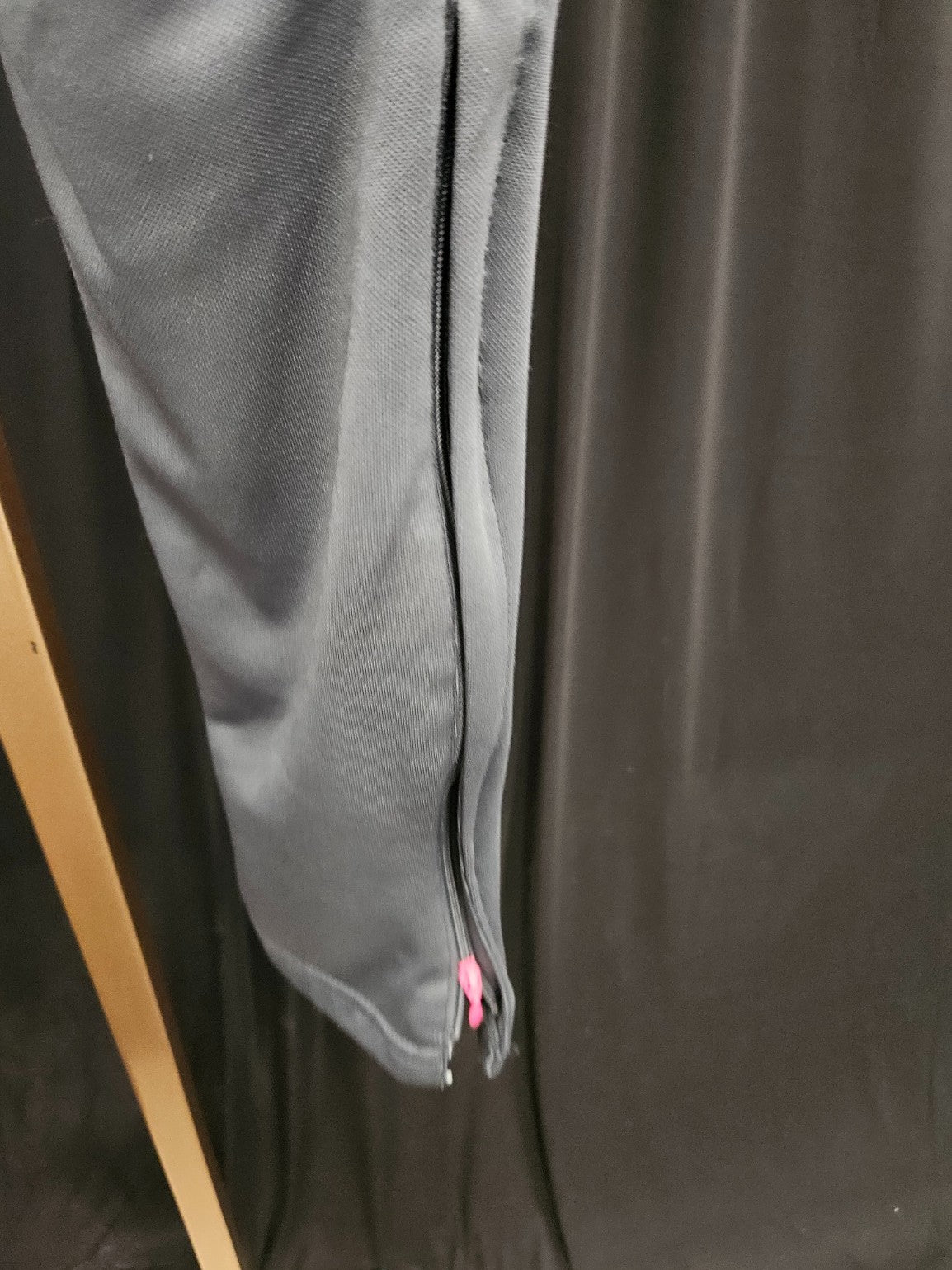 SOFFE SIZE SMALL WOMENS GRAY/PINK TRACK SUIT IN EXCELLENT CONDITION
