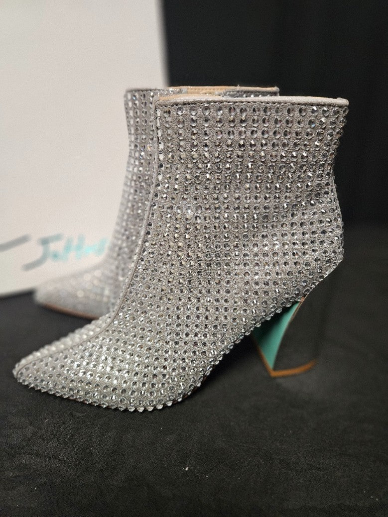 ADORABLE WOMEN'S SIZE 6.5 BETSY JOHNSON COLBY BEDAZZLED BOOTIE NIB
