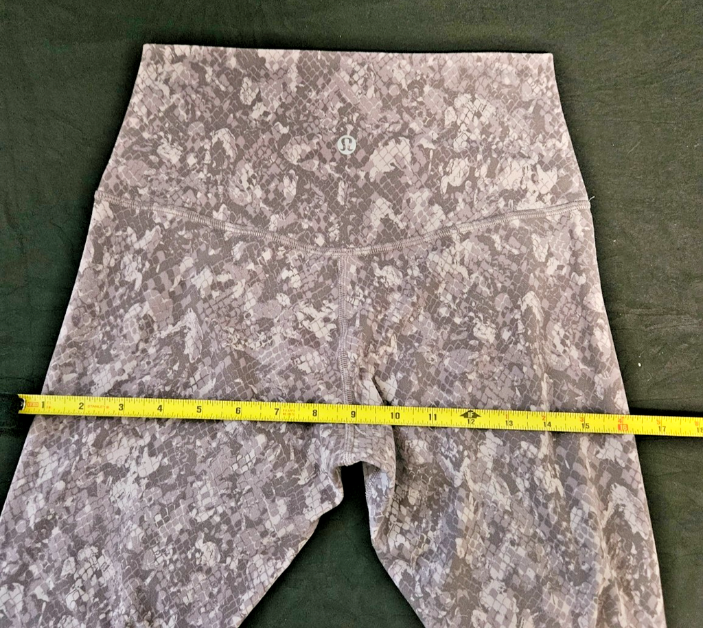 LULULEMON SIZE 8 HIGH WAISTED 25 inseam GRAY SNAKE SKIN PRINT LEGGINGS