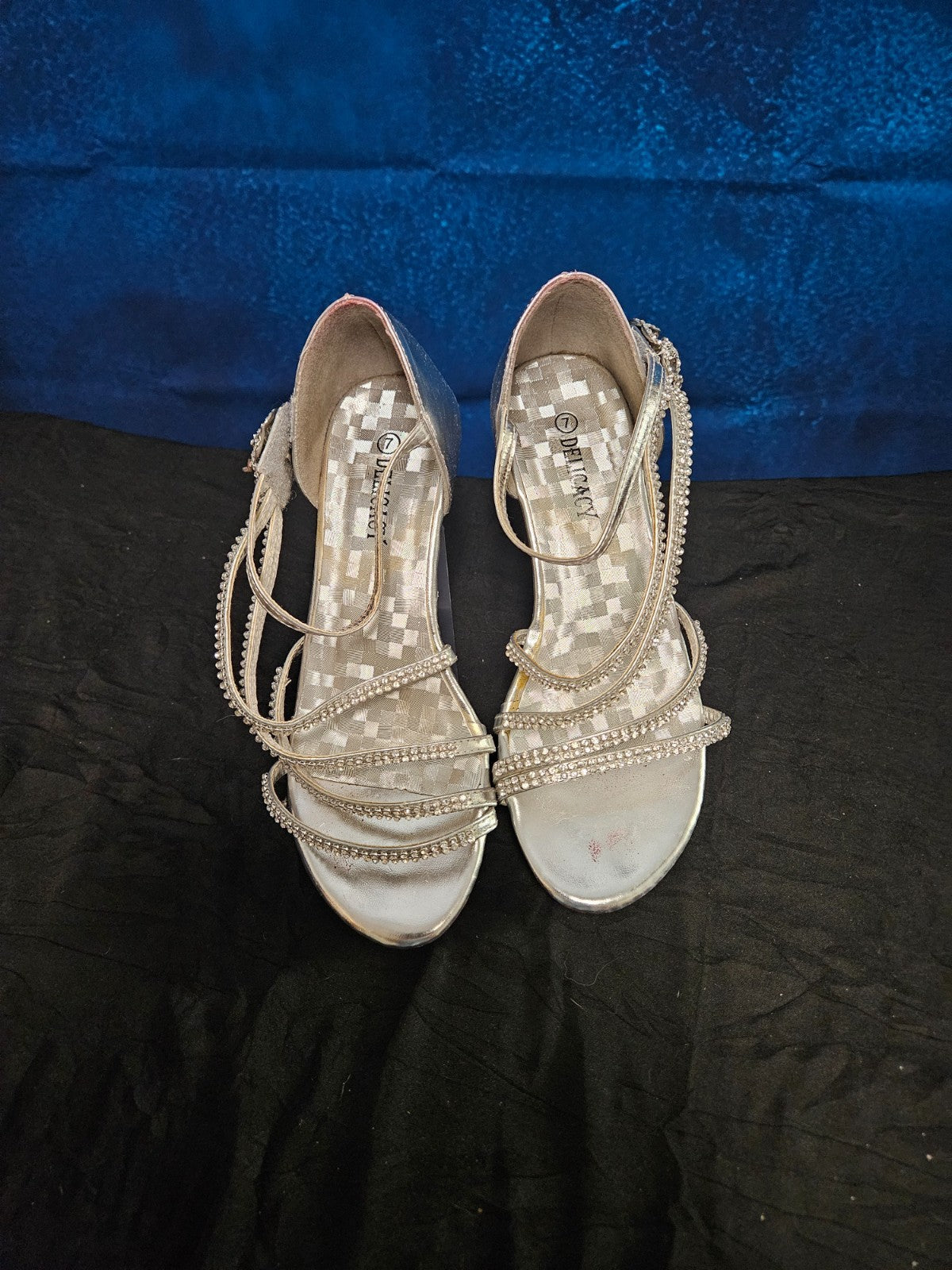 WOMEN'S SIZE 7 DELICACY BRAND RHINESTONE FORMAL HEELED SANDAL