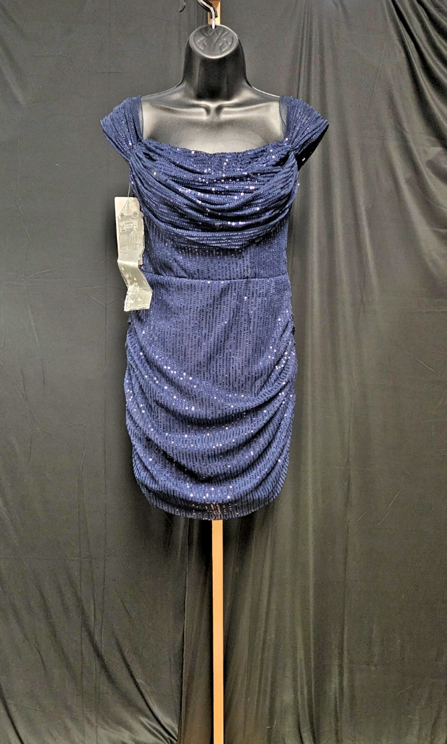 NAVY SEQUINE SIZE 8/10 M ON/OFF SHOULDER SHORT FORMAL/COCKTAIL/PROM DRESS