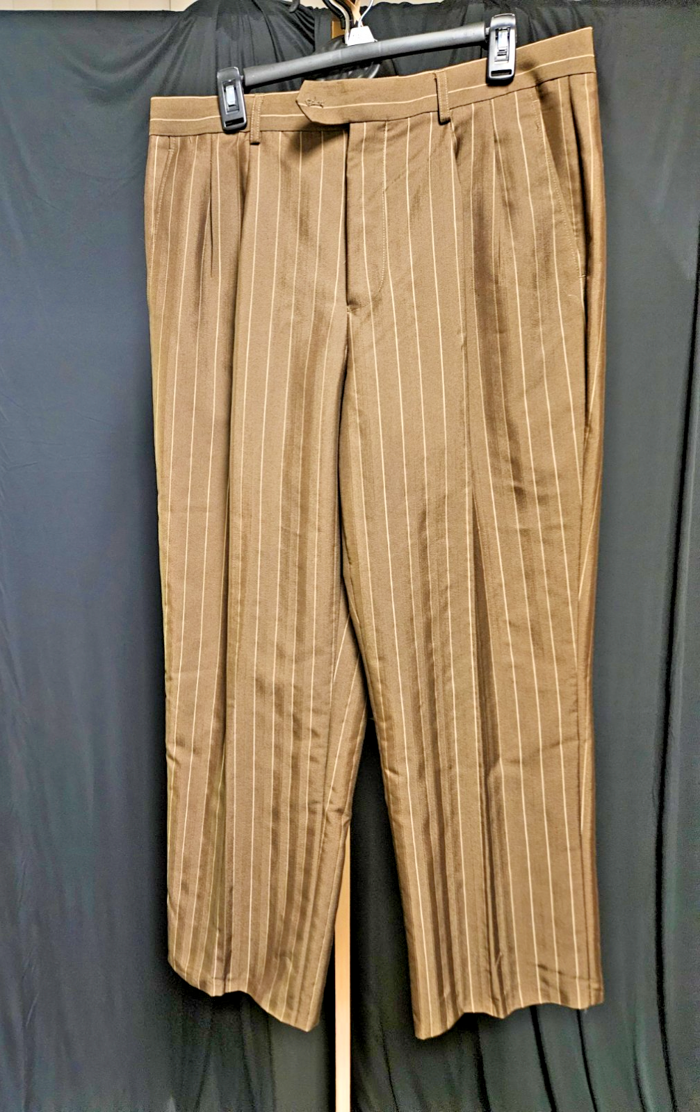 MEN'S FORTINO LANDI 3 PIECE PINSTRIPPED SUIT BEIGE/DK BROWN XL 42/32 USED