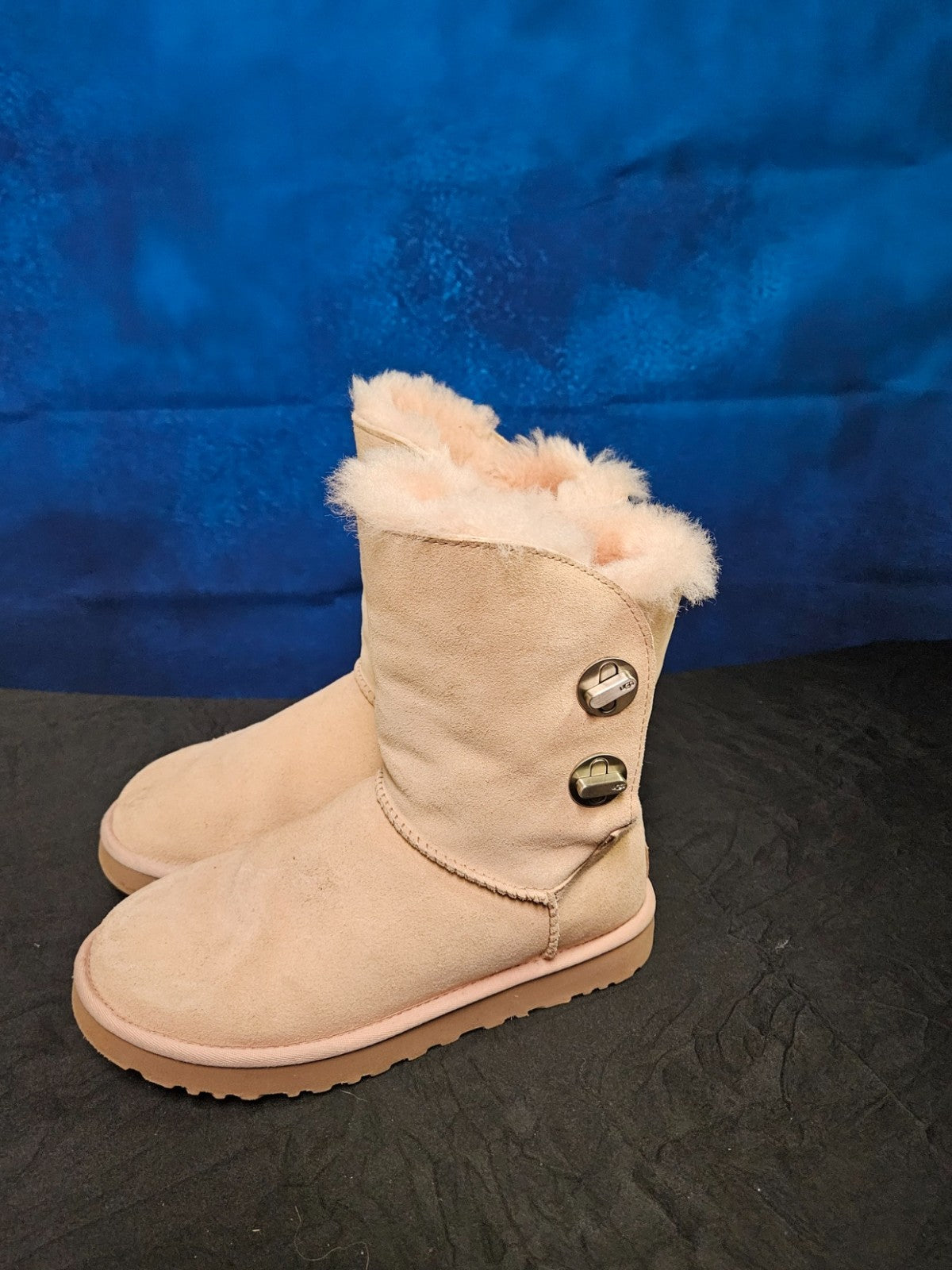 UGG TURNLOCK CLASSIC BOOT WOMEN'S SIZE 6 MID CALF