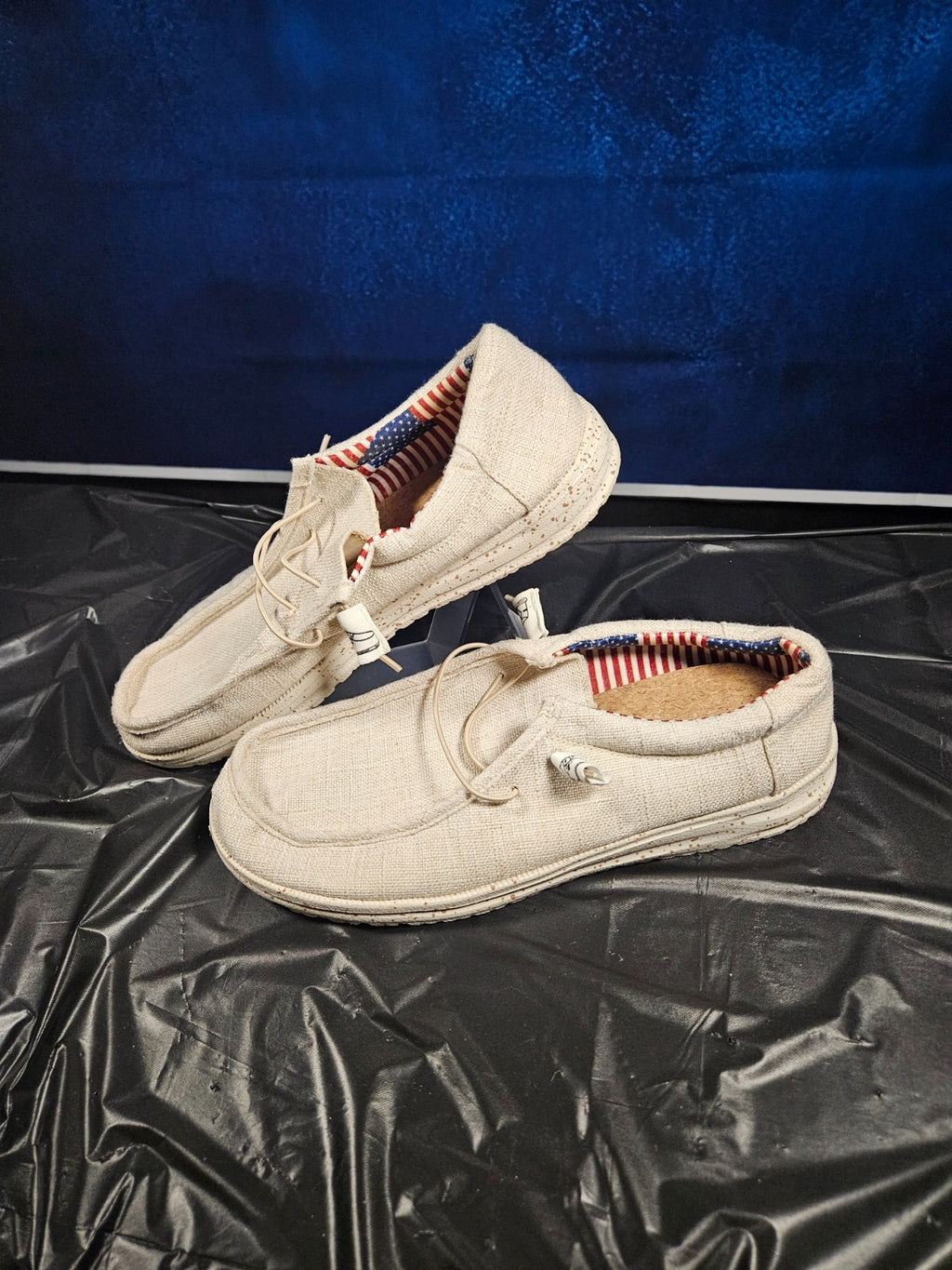 MEN'S SIZE 10 NATURAL CANVAS SLIP ON CASUAL SHOE / LOAFER