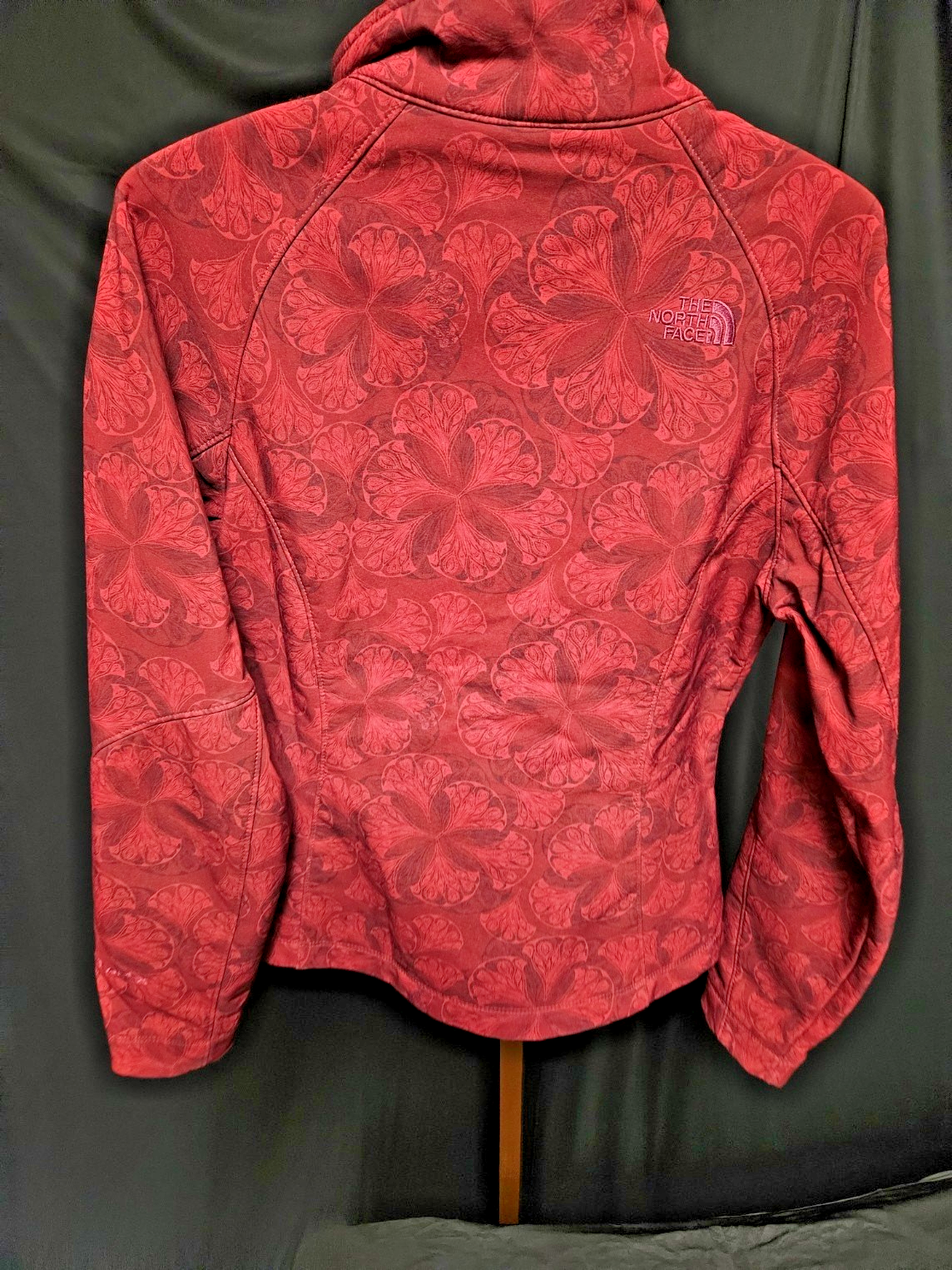 WOMEN'S THE NORTH FACE TNF APEX RED/PRINT JACKET SIZE 8/10 M