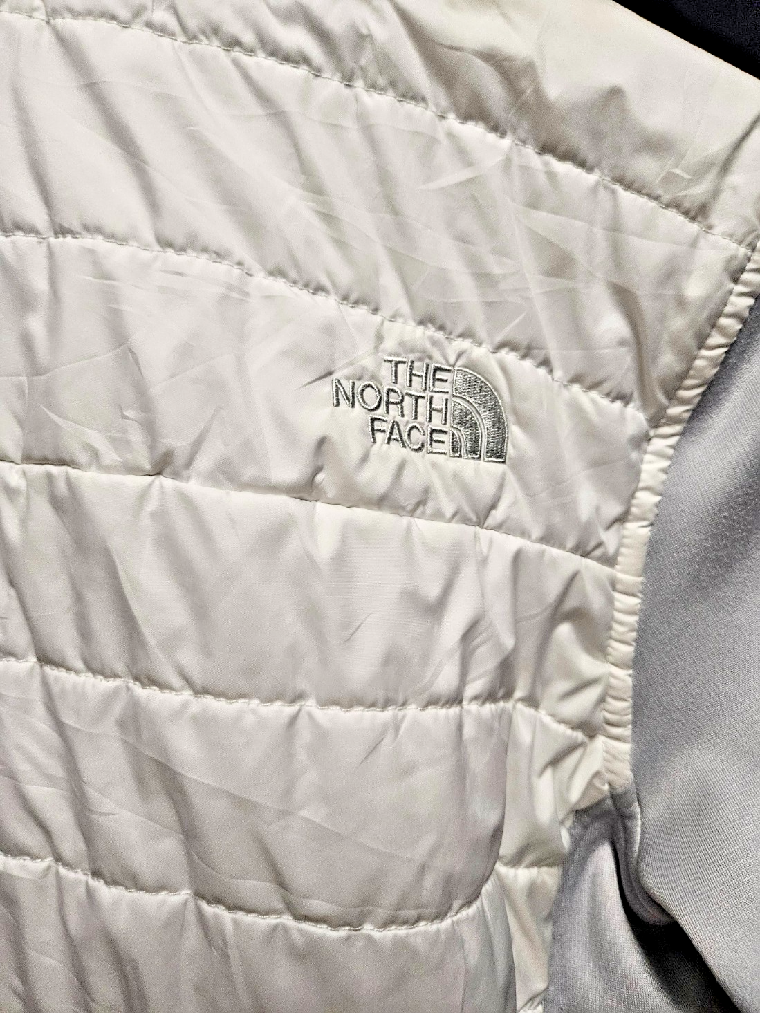 THE NORTH FACE WOMENS SMALL WHITE /GRAY ZIP UP JACKET SOME INSULATION