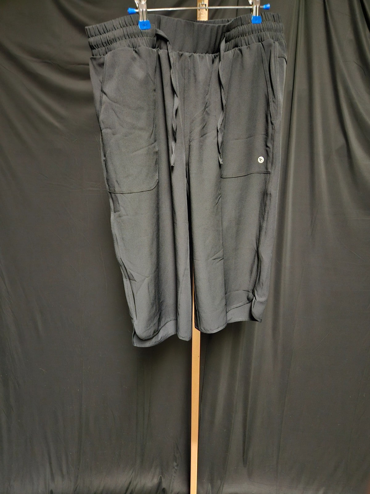 BALEAF WOMEN'S LARGE CROPPED BLACK ATHLETIC PANT NWT