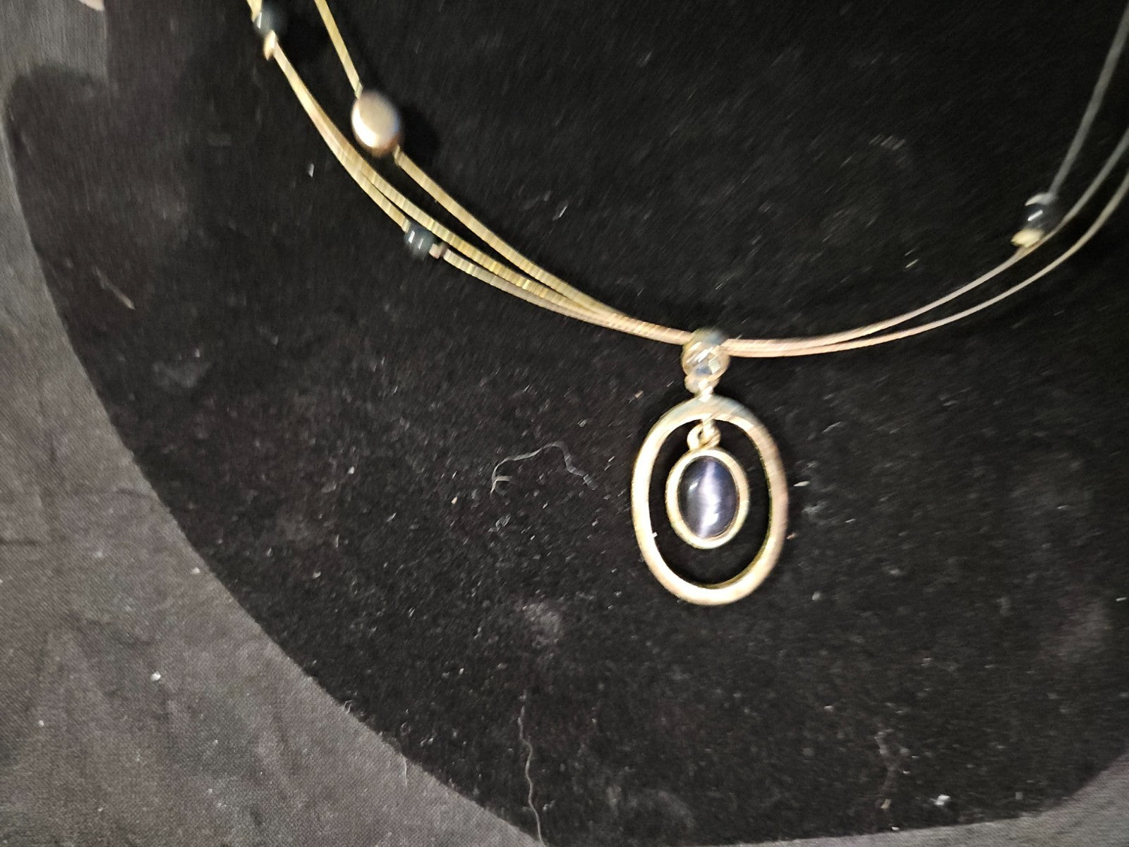 WOMEN'S NECKLACE SET TRIPLE WIRE YELLOW GOLD FILL OVER STAINLESS W/ONYX ACCENT