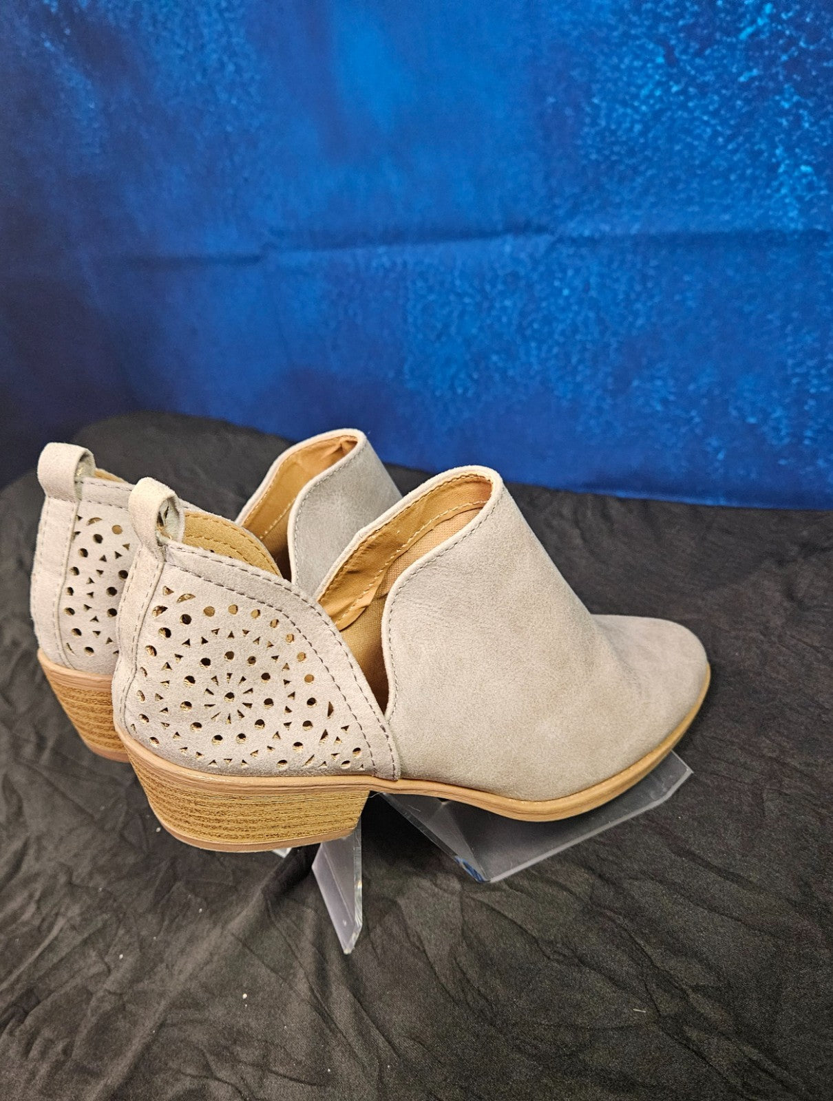 WOMEN'S SIZE 6 GRAY LEATHER WESTERN STYLE POINTED TOE SHORT ANKLE BOOTIES