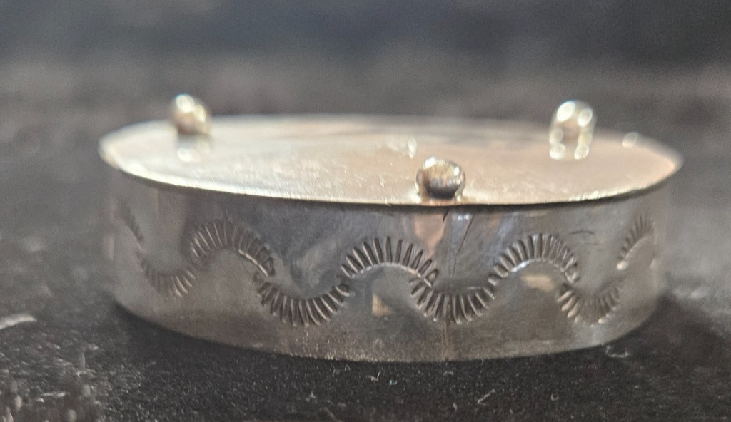 NATIVE AMERICAN NAVAJO MADE STERLING SILVER PILL BOX