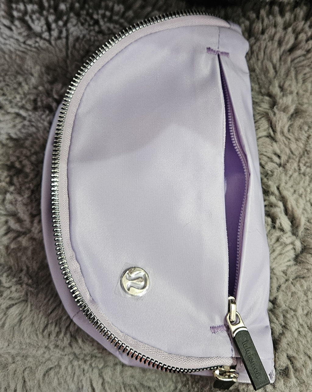 LULULEMON CITY ESSENTIALS POUCH 4L IN LAVENDER FROST NWOT