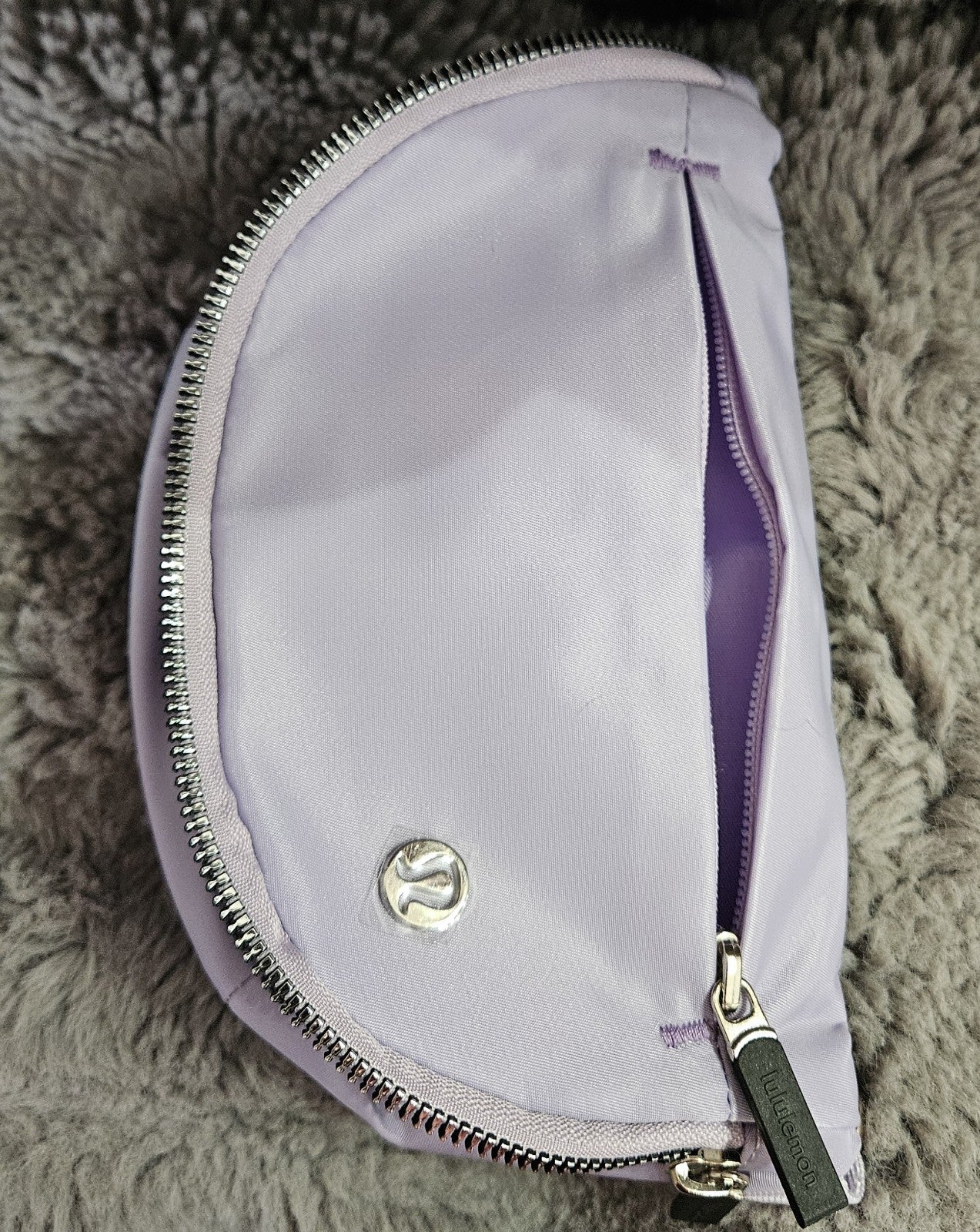 LULULEMON CITY ESSENTIALS POUCH 4L IN LAVENDER FROST NWOT